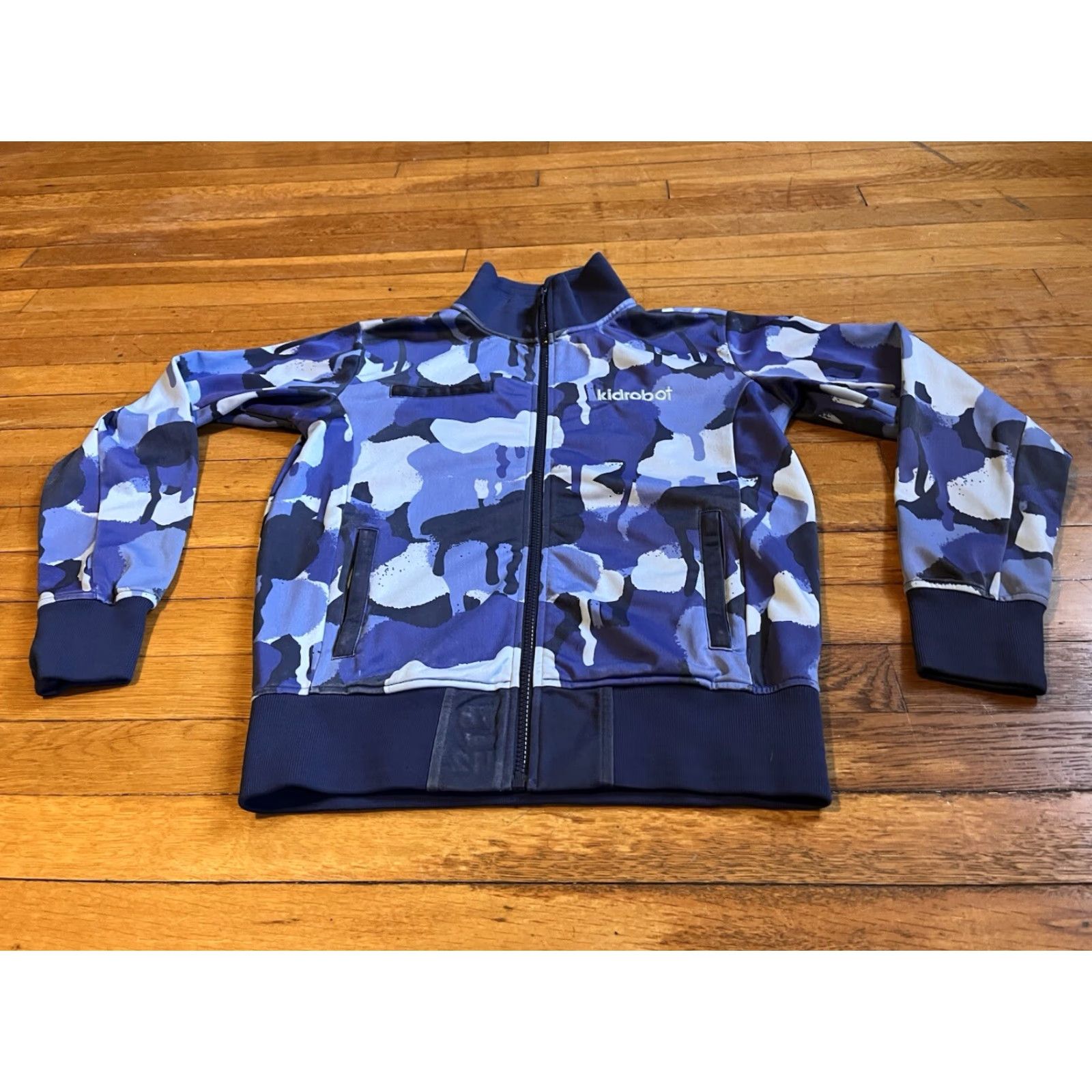 Vintage VINTAGE Kid Robot Camo Sweatshirt Men’s Medium Blue Full Zip Sweatshirt M Blue Camouflage Embroidered Logo Hooded Pockets Mens 78/112 Size US M / EU 48-50 / 2 - 2 Thumbnail