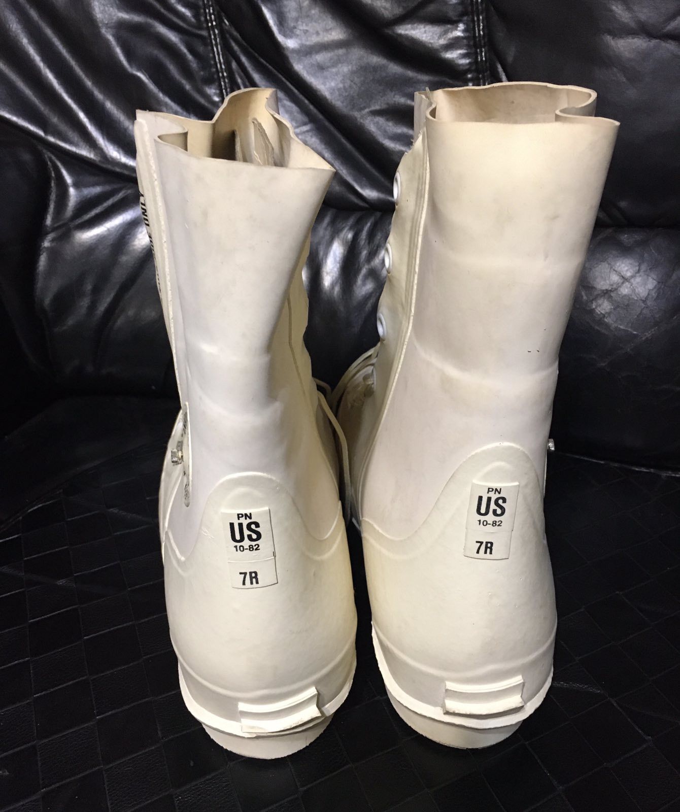 Bata Vintage 80s Mickey Mouse Boots,7R Size US 7 / EU 40 - 3 Thumbnail