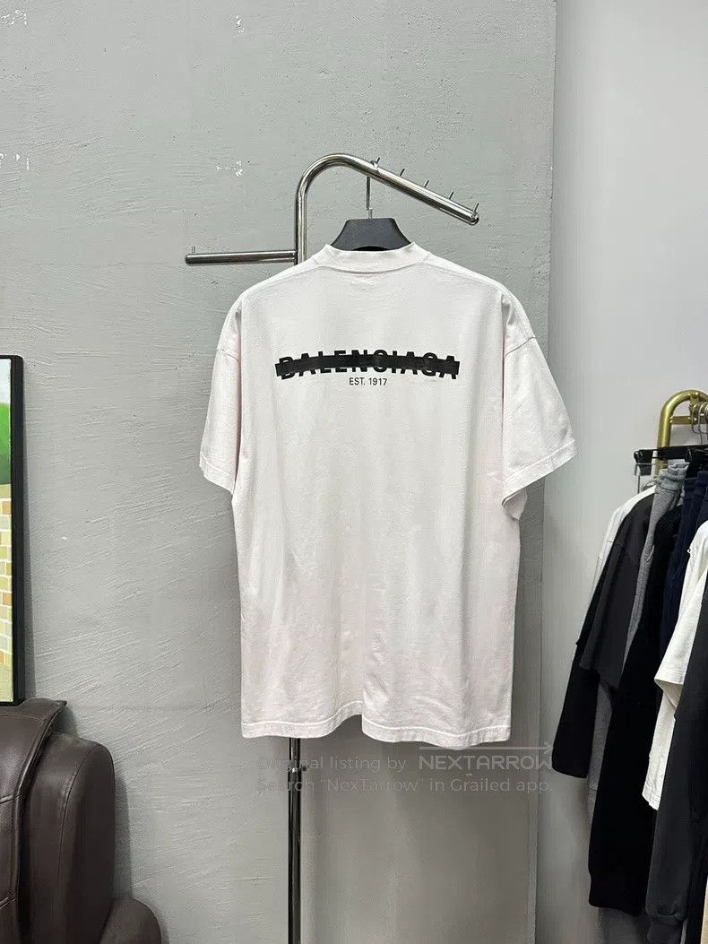 Balenciaga Balenciaga Short-sleeve, delete terms, white Size US M / EU 48-50 / 2 - 3 Thumbnail