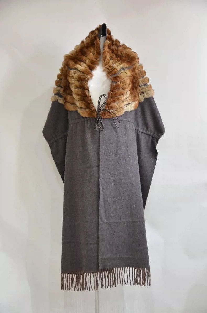 Fendi FENDI size245*47 Cashmere mink coat Size M / US 6-8 / IT 42-44 - 1 Thumbnail