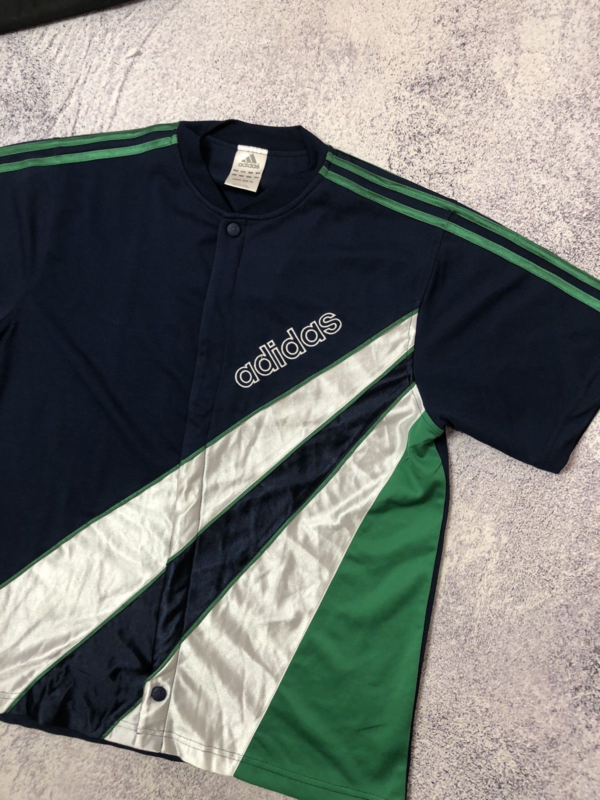 Adidas Vintage mens t-shirt adidas size Xl casual usa Size US XL / EU 56 / 4 - 2 Thumbnail
