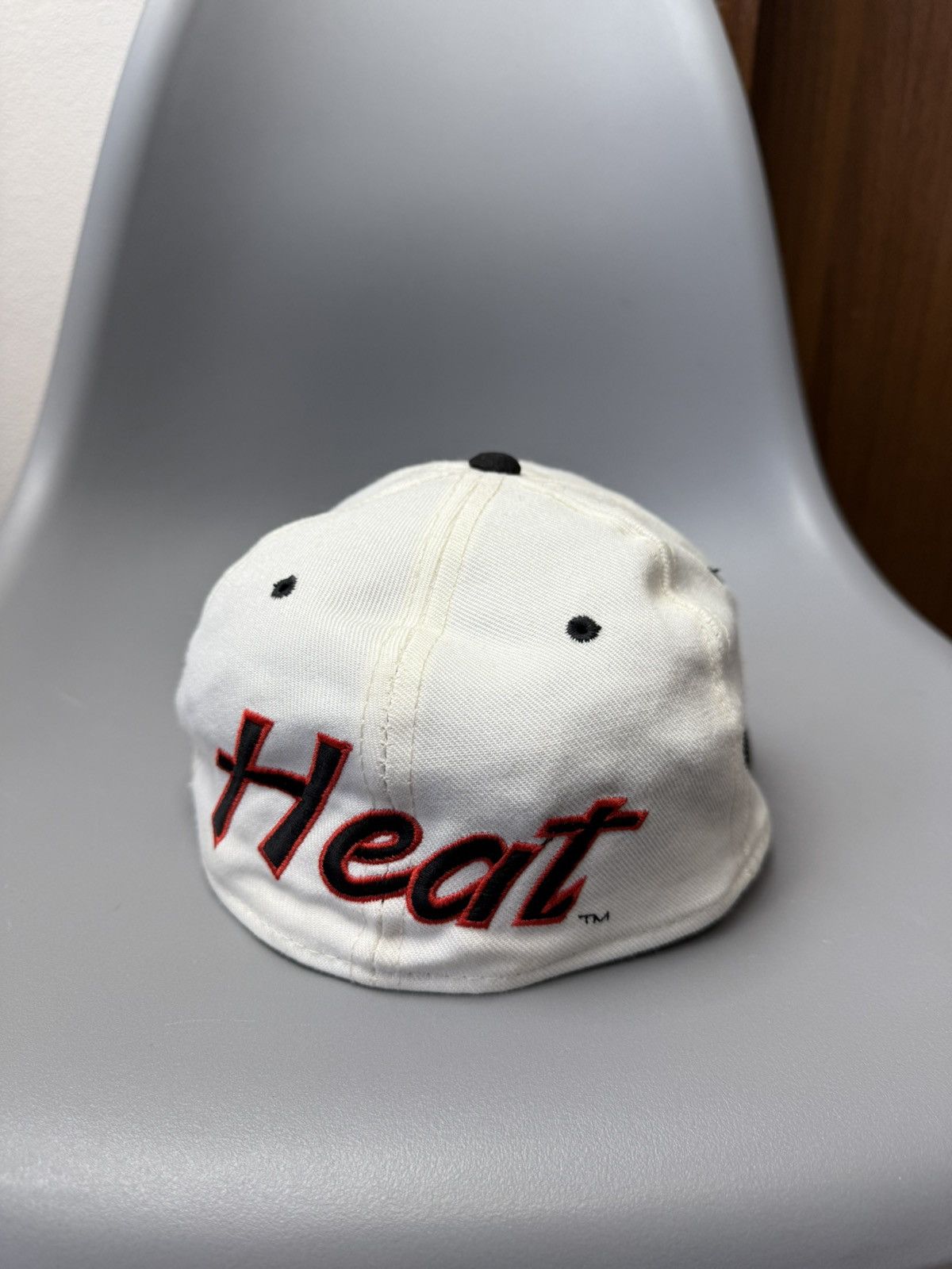 NBA Vintage Miami Heat Cap NBA Streetwear Rare Casual Fan Logo Size ONE SIZE - 5 Thumbnail