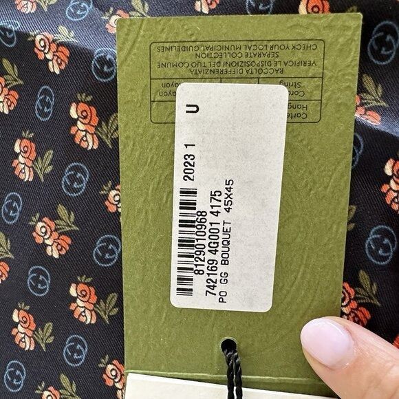 Gucci NWT GUCCI Men’s Handkerchief Silk 100% Authentic Logo GG 742 Size ONE SIZE - 4 Thumbnail