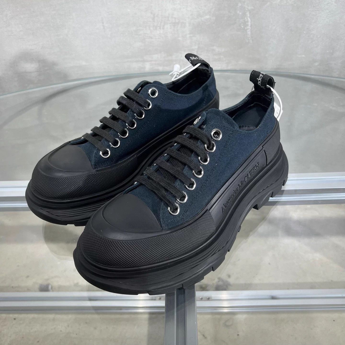 Alexander McQueen Alexander McQueen Tread Slick black 37 EU Size US 6 / IT 36 - 2 Thumbnail