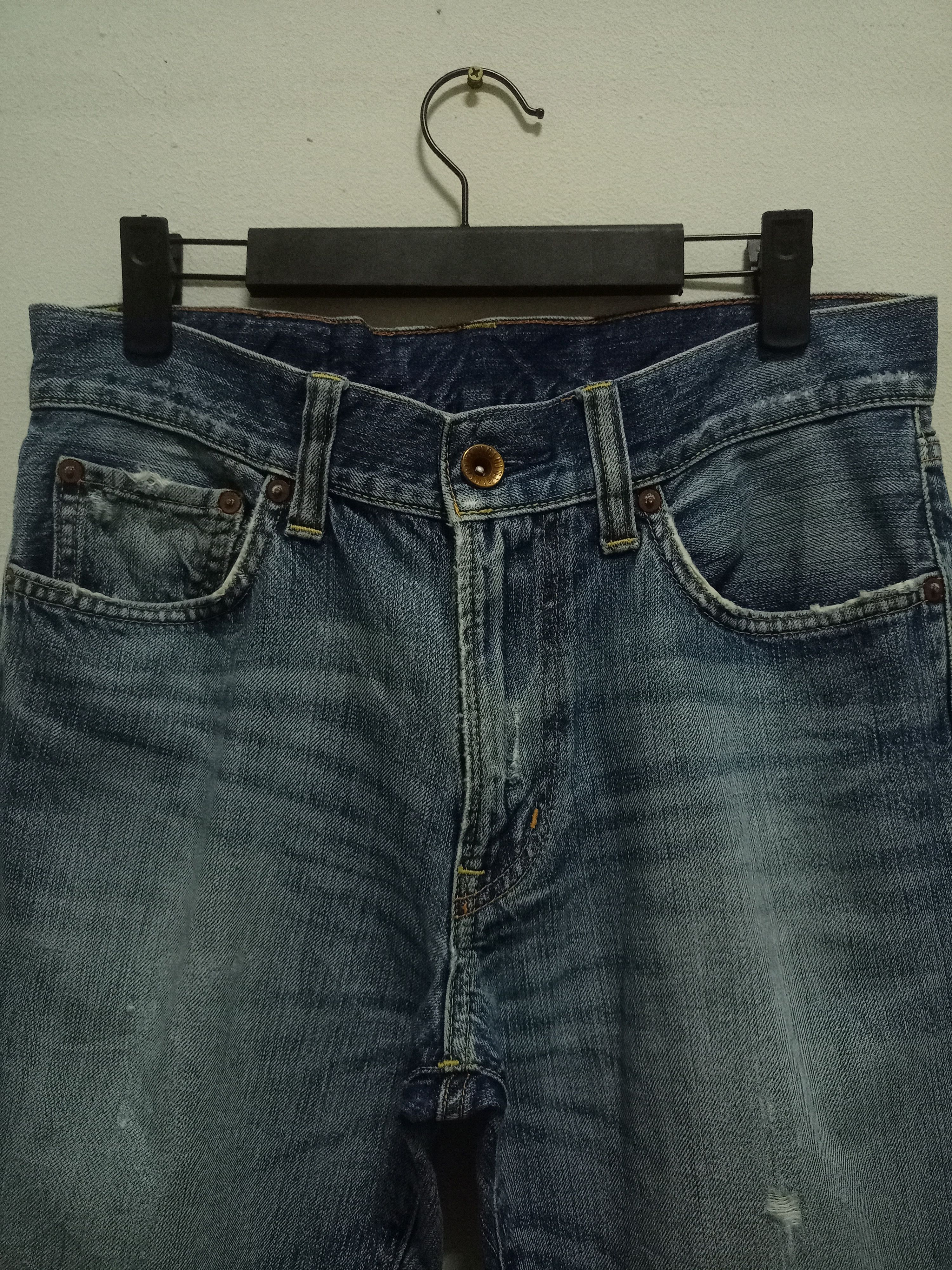 Japanese Brand × Uniqlo Vintage Uniqlo Blue Wash V Stitch Distressed Loose Jeans Size US 30 / EU 46 - 5 Thumbnail