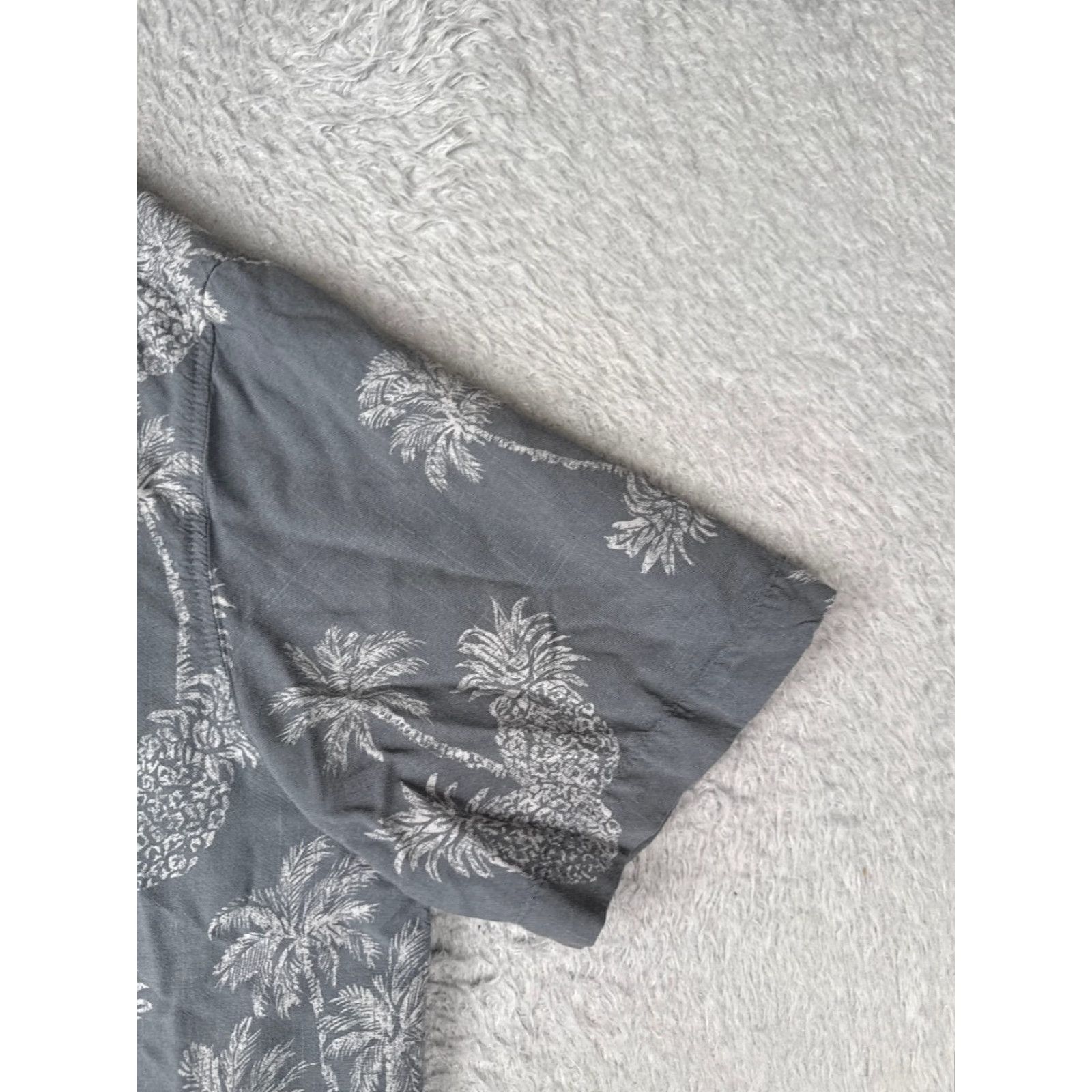 Vintage Batik Bay Shirt Men XL Gray Floral Pineapple Hawaiian Button Up Rayon Size US XL / EU 56 / 4 - 2 Thumbnail