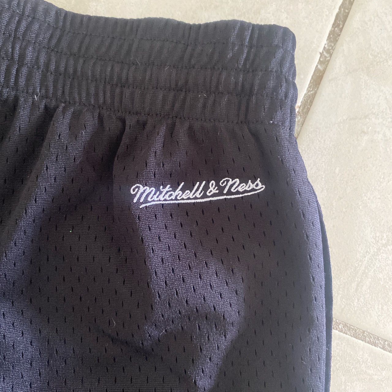 Mitchell & Ness Xl Mitchel & Ness 1996 finals Chicago Bulls shorts Size US 40 / EU 56 - 5 Thumbnail