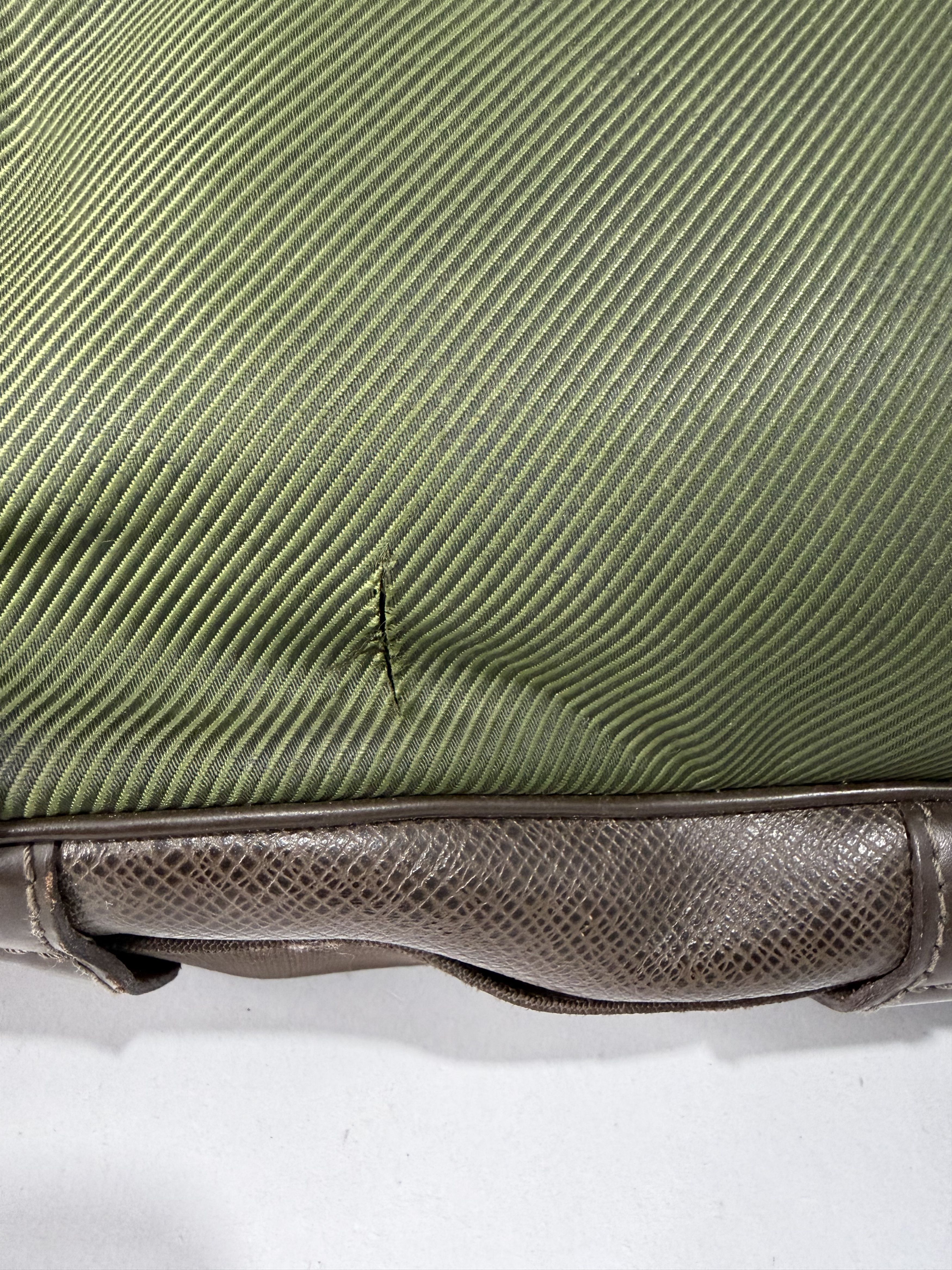 Louis Vuitton LOUIS VUITTON Brown Taiga Leather Viktor Messenger Bag Size ONE SIZE - 4 Thumbnail