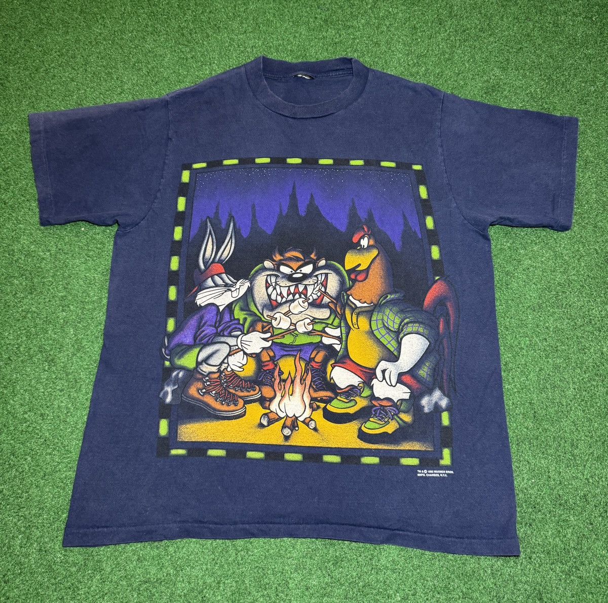 Changes × Vintage × Warner Bros Vintage 90s Looney Tune Campfire Camping Retro Acme T Shirt Size US XL / EU 56 / 4 - 1 Thumbnail