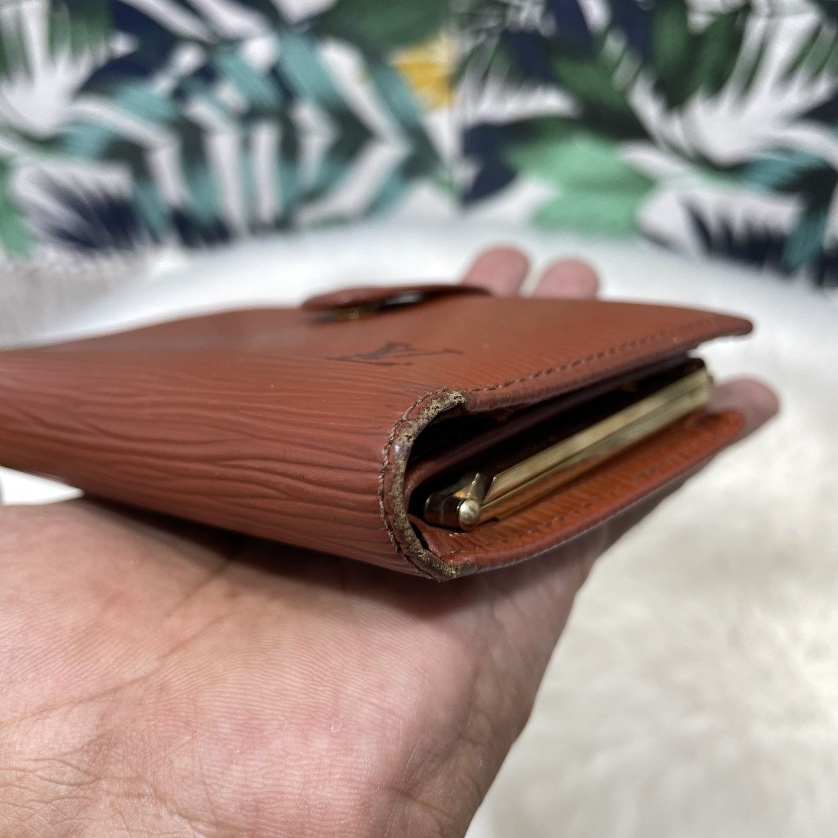 Louis Vuitton Authentic LOUIS VUITTON EPI Leather Kisslock Bifold Wallet Size ONE SIZE - 6 Thumbnail