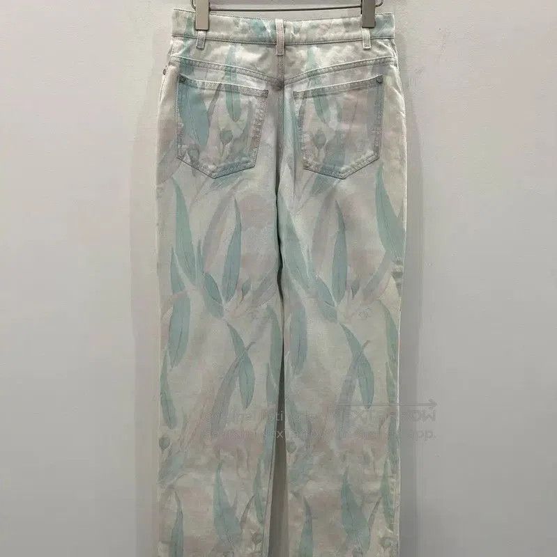 Chanel Chanel White Denim Casual Pants for Women . Size 27" / US 4 / IT 40 - 1 Thumbnail
