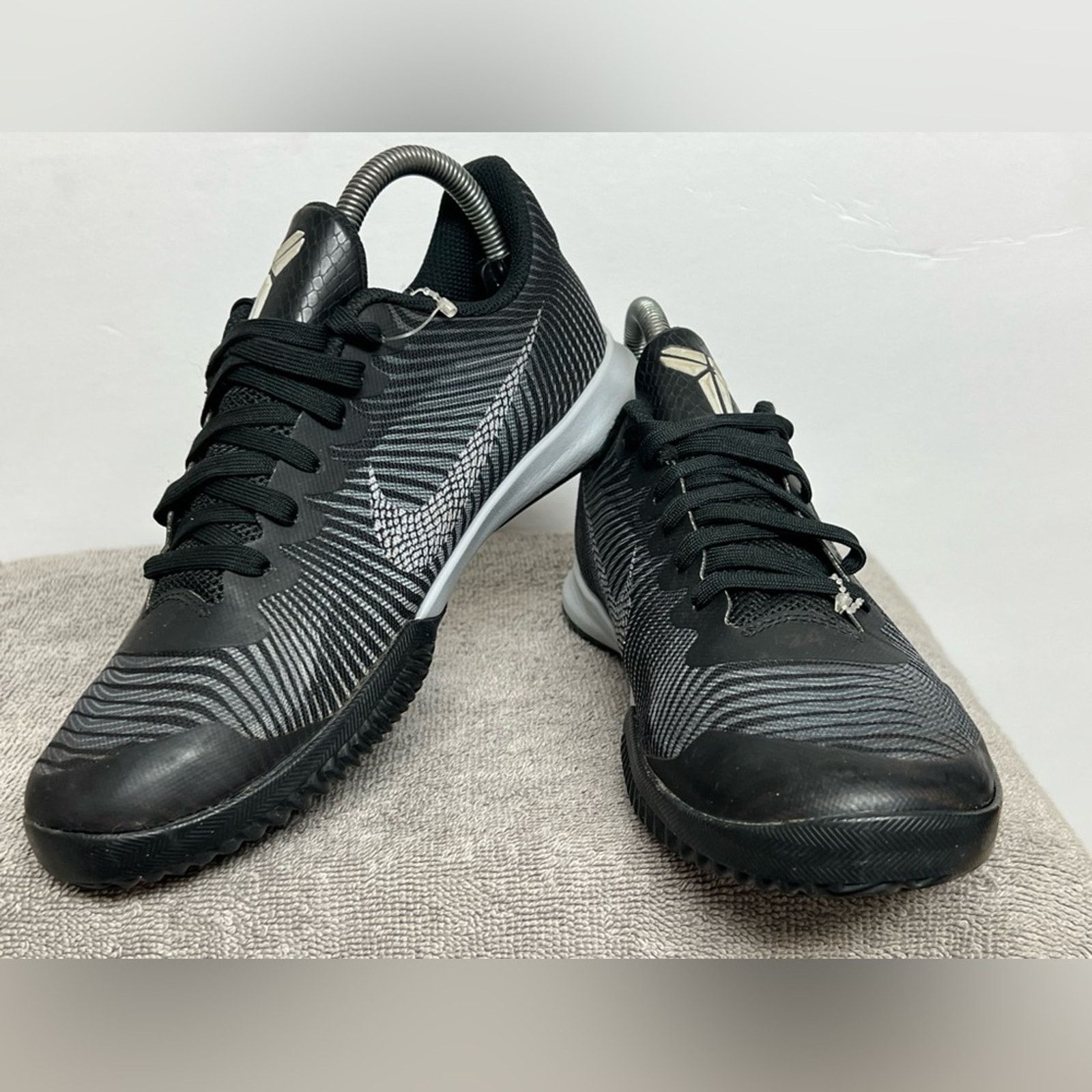 Nike Nike Kobe Bryant Mentality 2 Black White Youth 5.5Y RARE Size US 7 / IT 37 - 2 Thumbnail