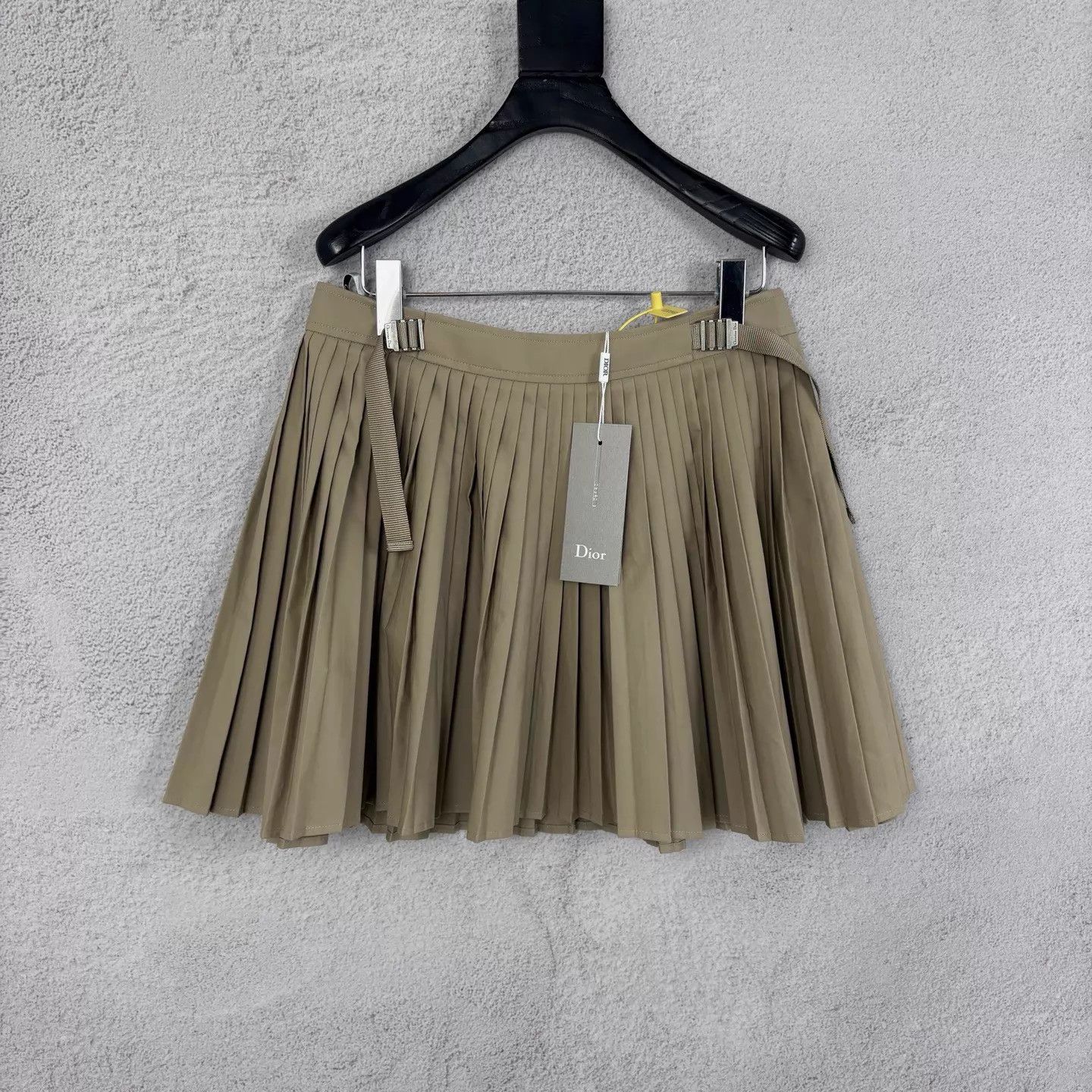 Dior Dior khaki cotton double buckle pleated skirt 42 Size 30" / US 8 / IT 44 - 1 Thumbnail