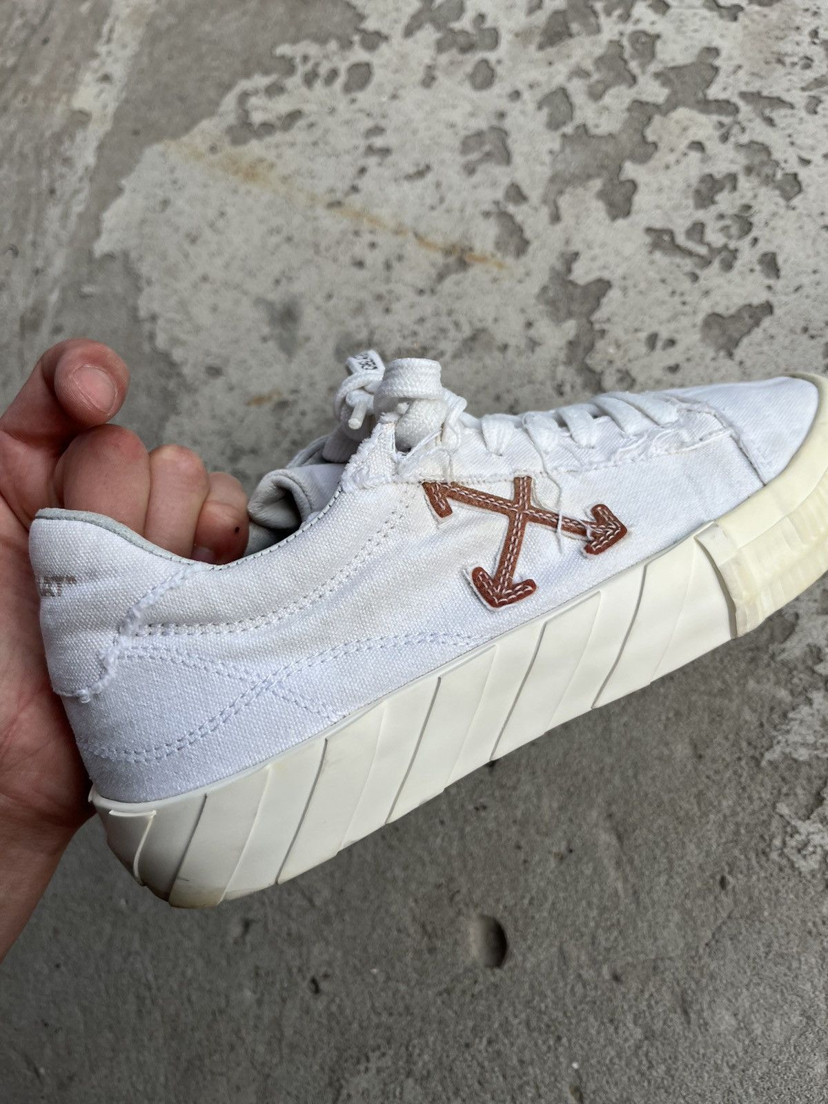 Off-White Off-White Vulcanized Canvas Distressed Low-top Sneakers Y2K Size US 6 / EU 39 - 16 Thumbnail
