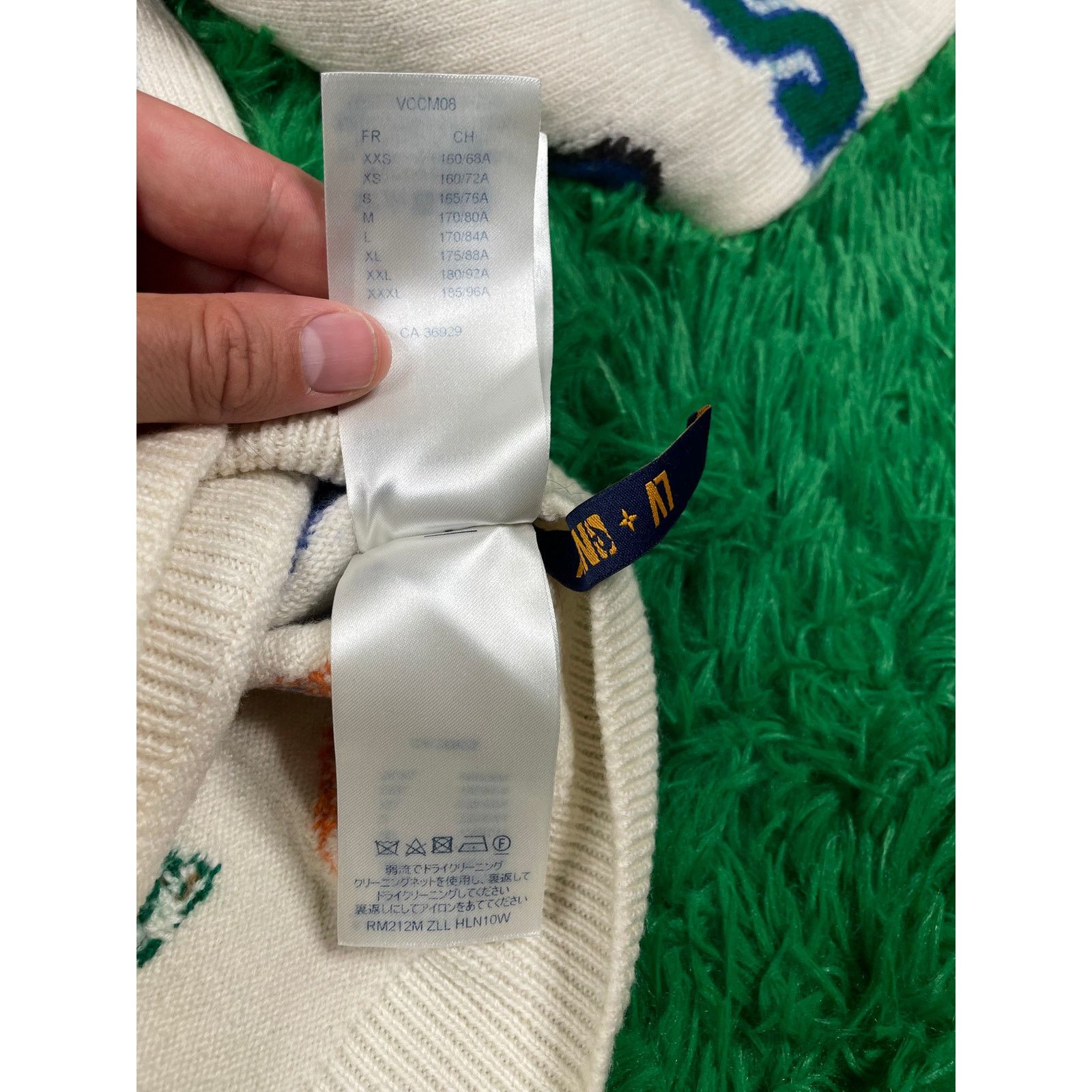 Louis Vuitton Louis Vuitton Crewneck NBA Cashmere Small (Fits XS) Used Size US S / EU 44-46 / 1 - 7 Thumbnail