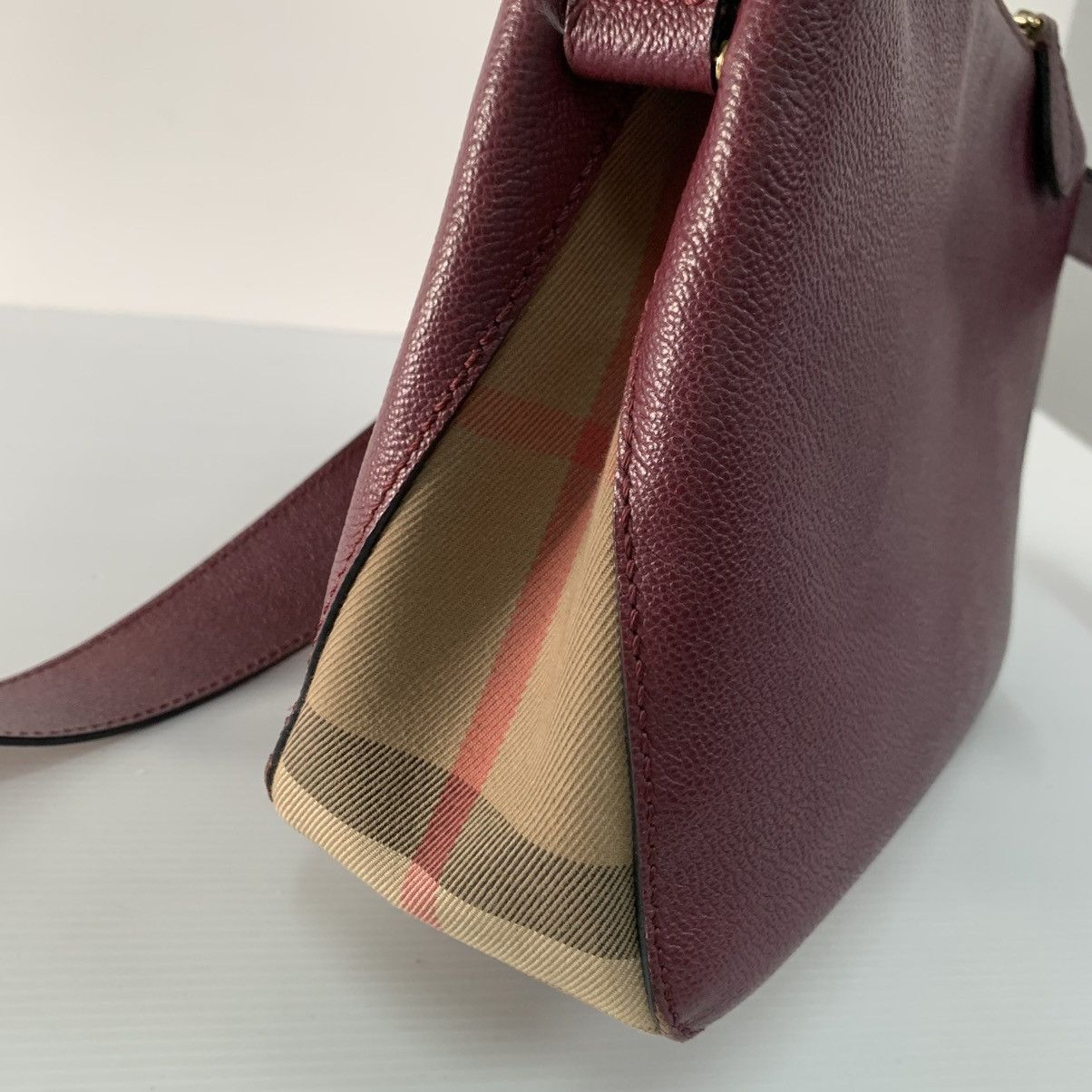 Burberry Burberry Leather Slingbag Size ONE SIZE - 8 Thumbnail