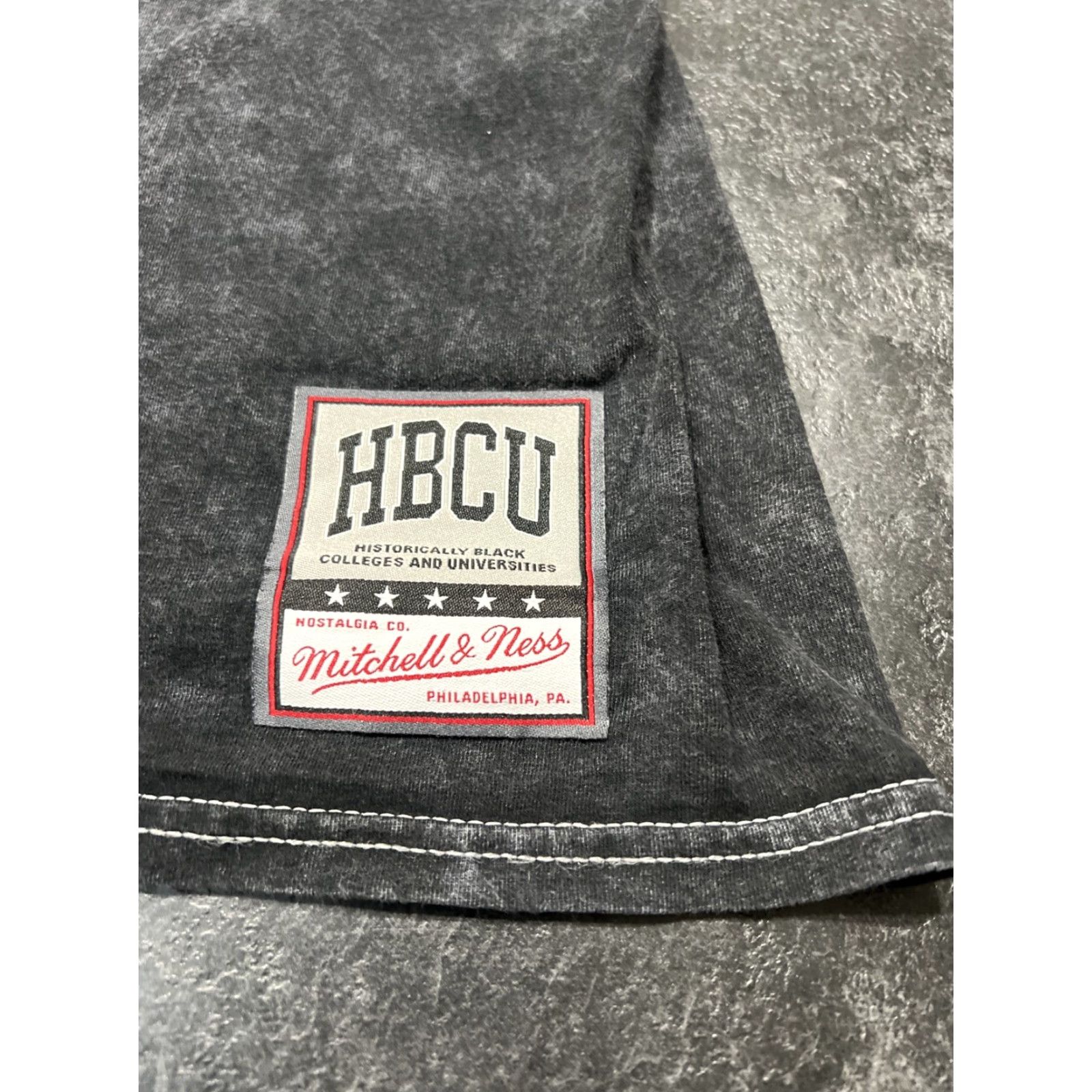 Mitchell & Ness Mitchell & Ness HBCU Fist Black Graphic Shirt Large Short Sleeve Casual Mens Size US L / EU 52-54 / 3 - 2 Thumbnail