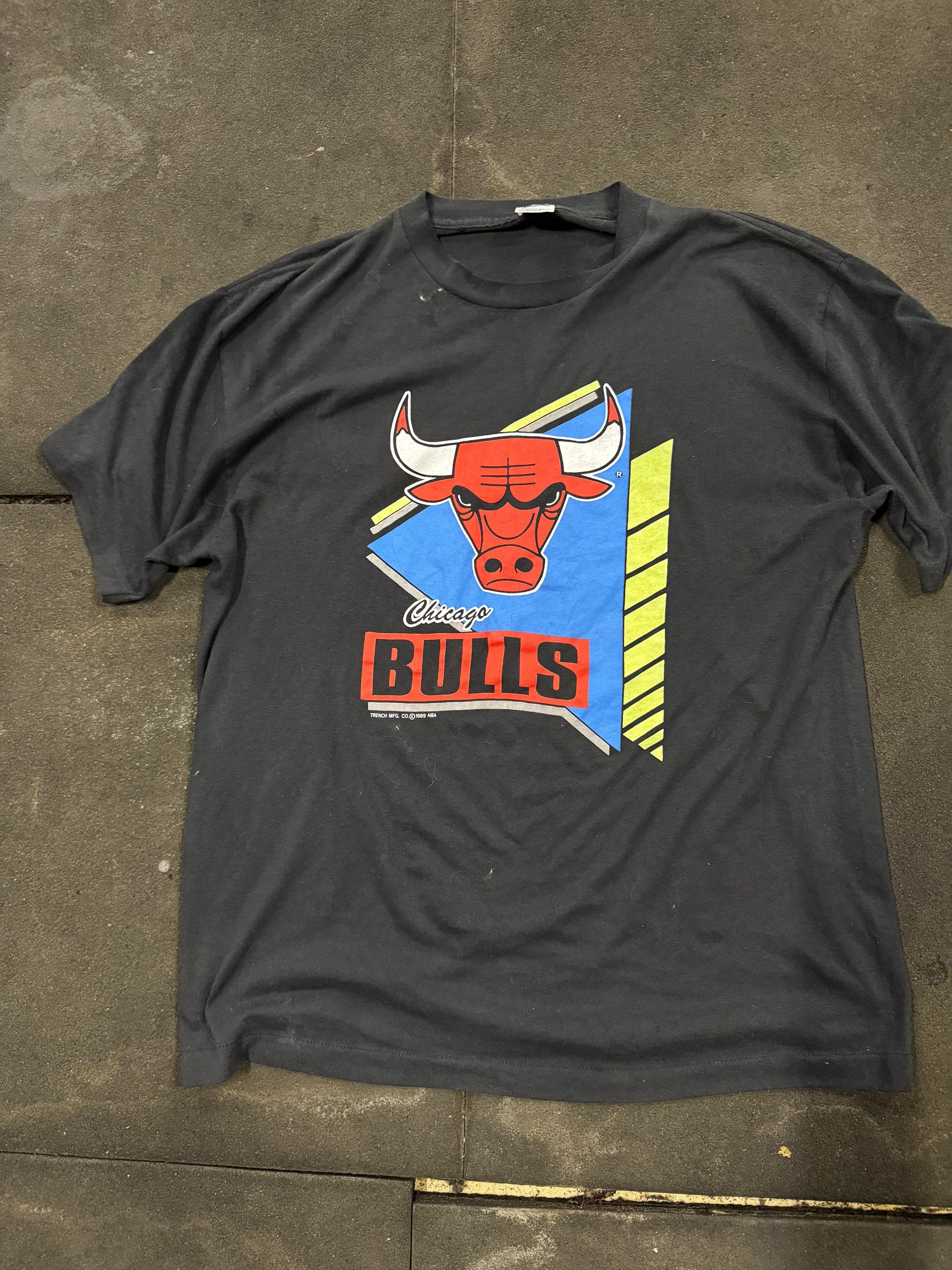 Vintage Vintage Chicago Bulls tshirt Trench Mfg Co c 1989 NBA 1980s Size US S / EU 44-46 / 1 - 1 Thumbnail