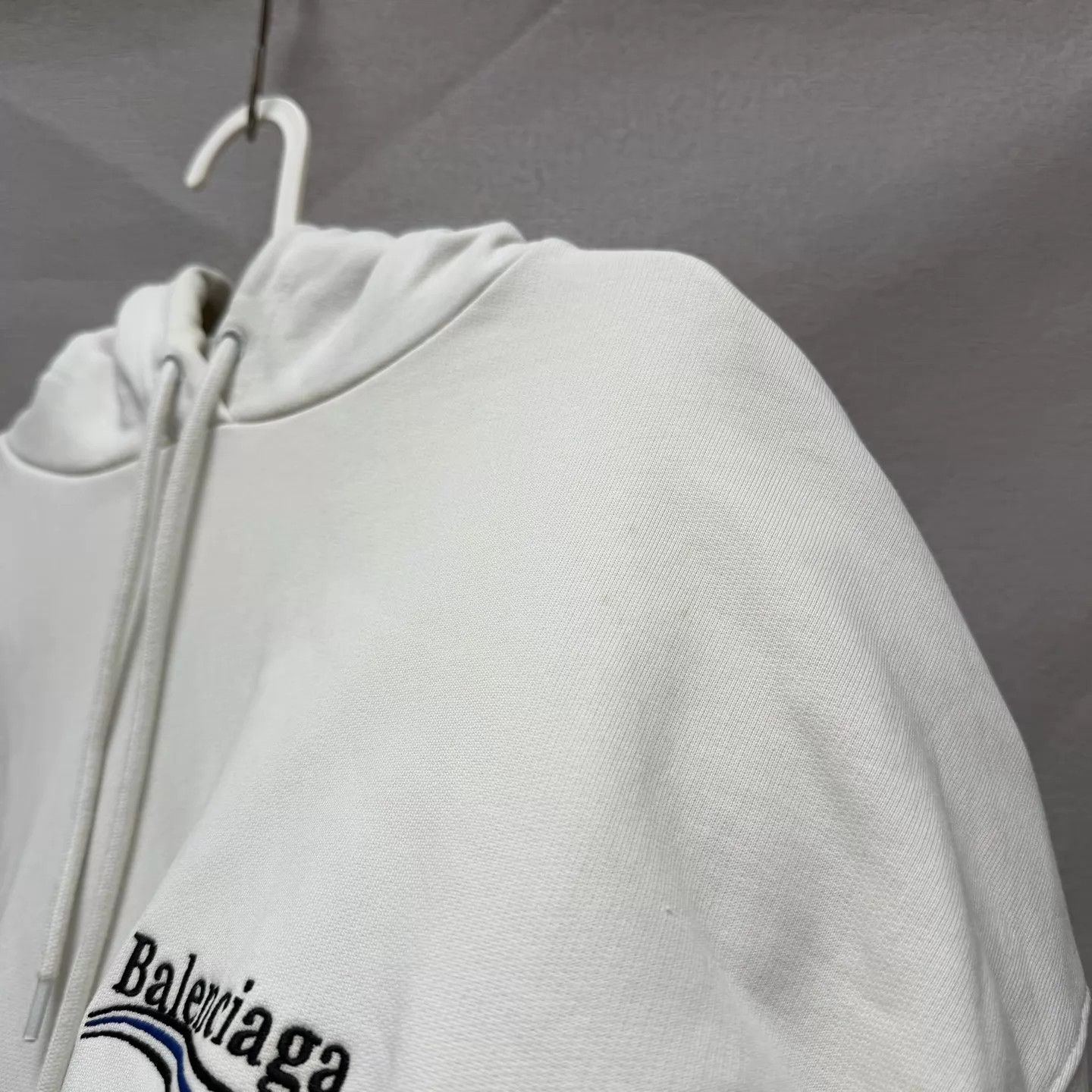 Balenciaga Balenciaga Coke Embroidered Hoodie White M OS 98 New Size US M / EU 48-50 / 2 - 5 Thumbnail