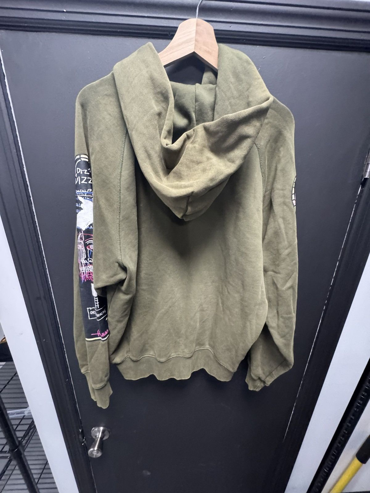 H&M × Who Decides War Who Decides War H&M JeanMichel Basquiat Windows Hoodie Olive Size US XS / EU 42 / 0 - 2 Thumbnail
