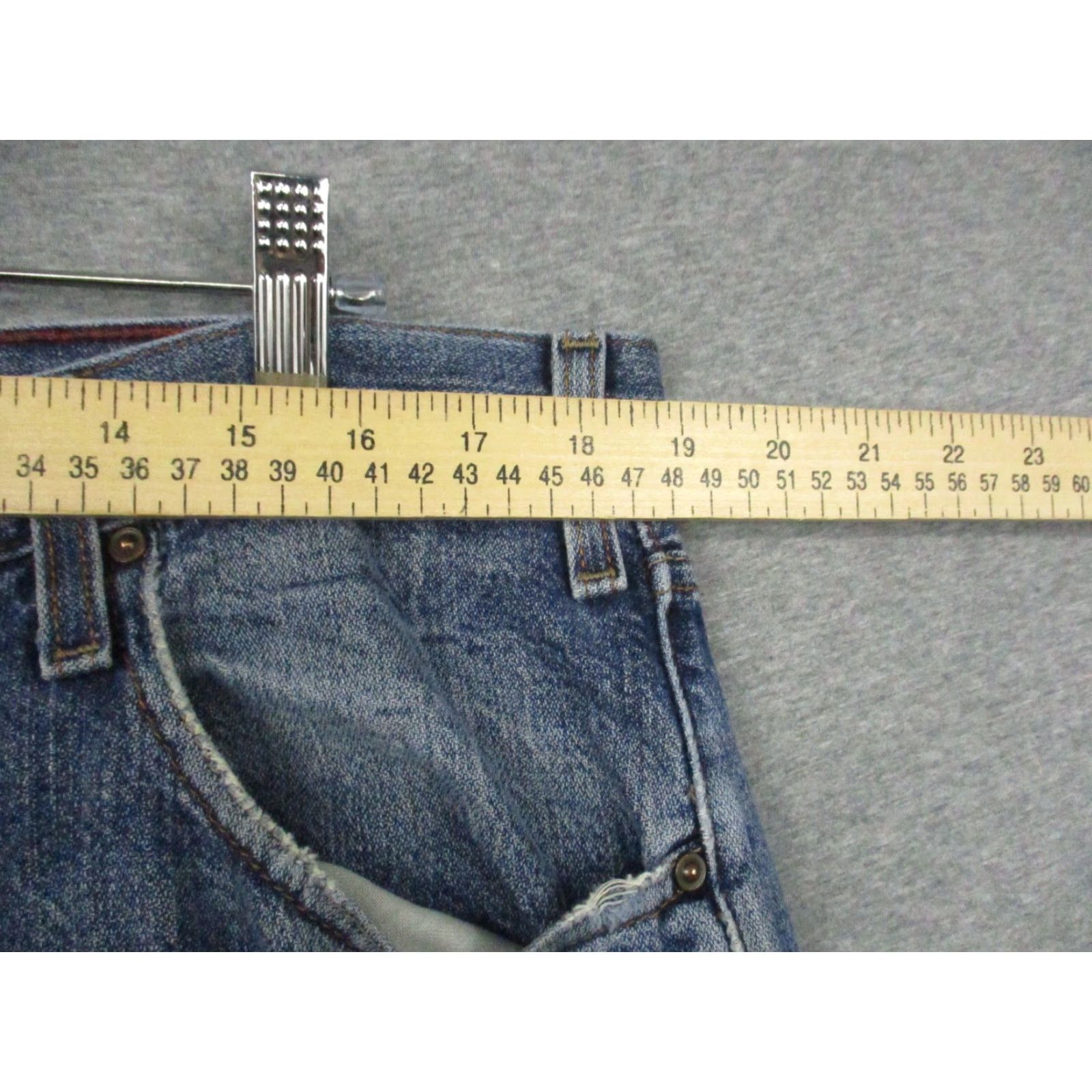Levi's VINTAGE Levi's SIGNATURE Men 36x32 Denim Jeans Blue Straight 5-Pocket USA Western Cowboy Modern Classic Distressed No Size US 36 / EU 52 - 4 Thumbnail