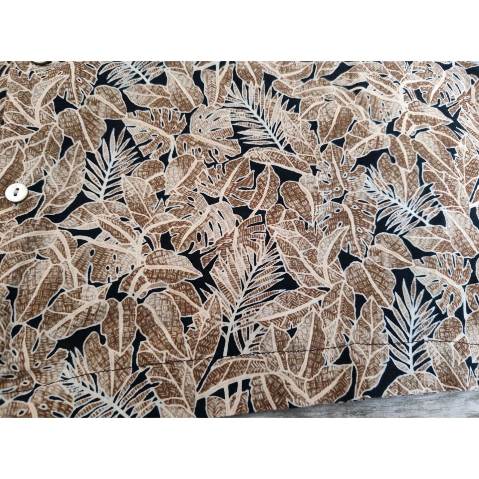 Vintage Tori Richard Honolulu Hawaiian Shirt Brown Floral Short Sleeve Button-Up Collared Cotton Woven Pockets Made in Hawaii USA L/XL Men Size US L / EU 52-54 / 3 - 2 Thumbnail
