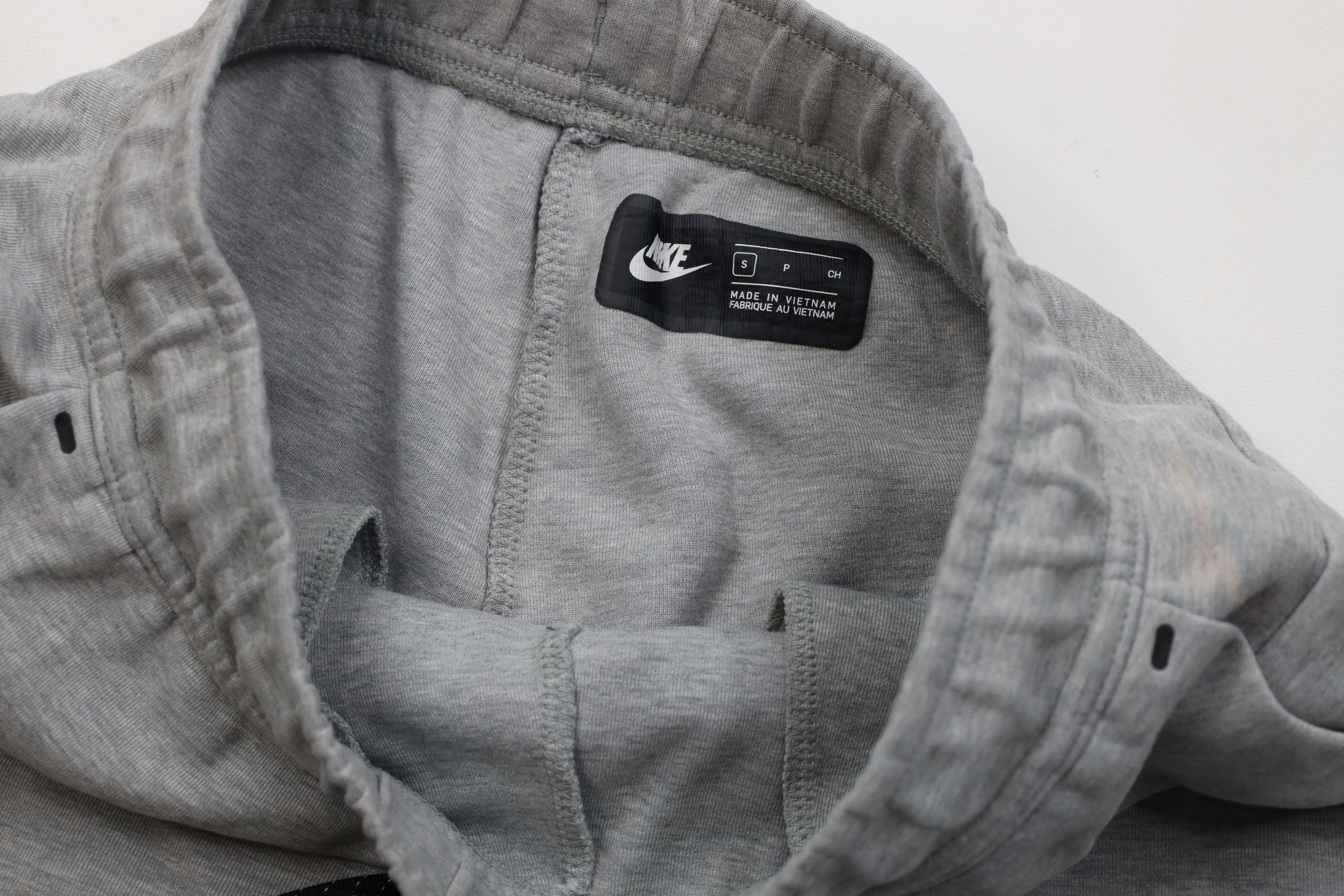 Nike Nike Tech Fleece Spell Out Above Knee Sweatpants Shorts Size US 30 / EU 46 - 7 Thumbnail
