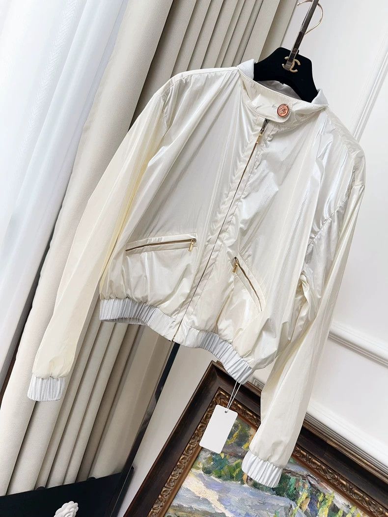 Chanel Chanel 23C Early Spring Vacation Series Beige Metallic Jac Size XS / US 0-2 / IT 36-38 - 1 Thumbnail