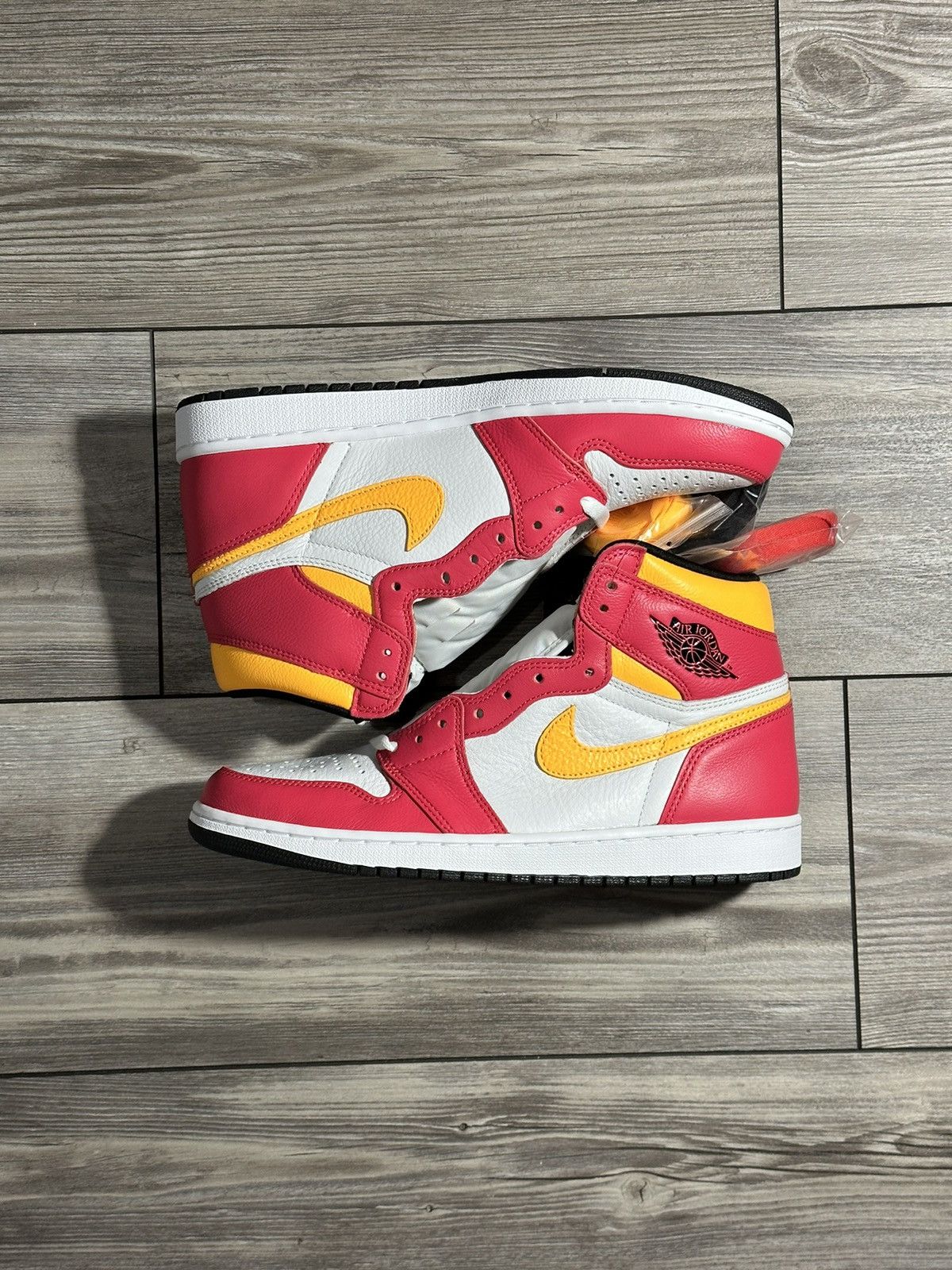 Jordan Brand × Nike Jordan 1 Retro High OG Light Fusion Size US 10.5 / EU 43-44 - 1 Thumbnail