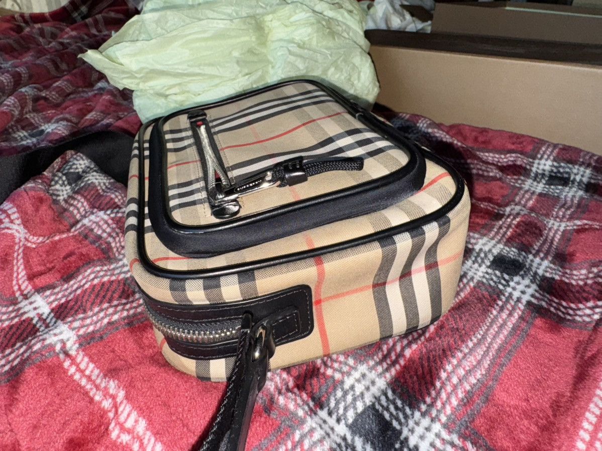 Burberry Burberry Shoulder Bag Size ONE SIZE - 2 Thumbnail