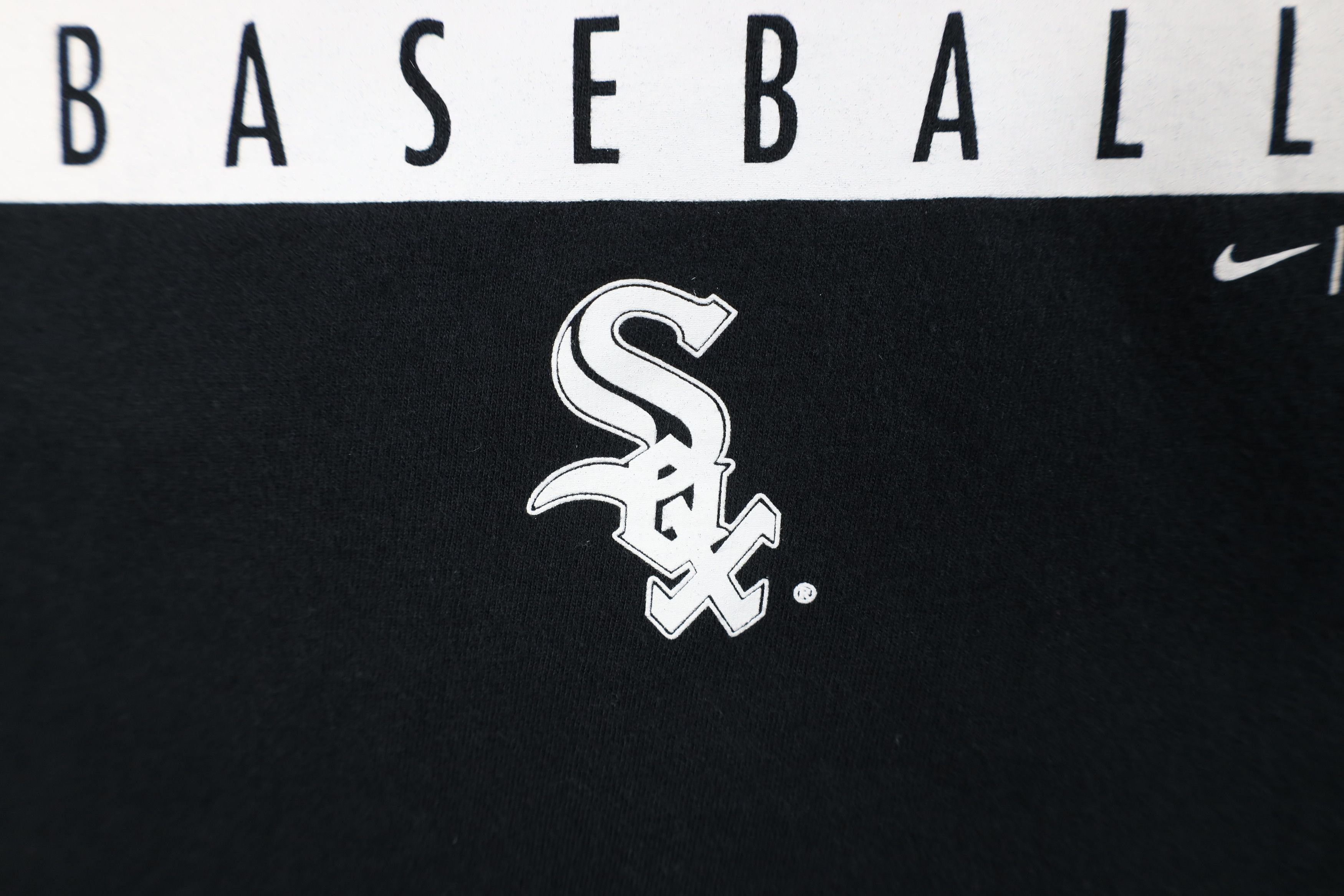 Nike Y2K Nike Center Swoosh Chicago White Sox Baseball T-Shirt Size US XL / EU 56 / 4 - 6 Thumbnail