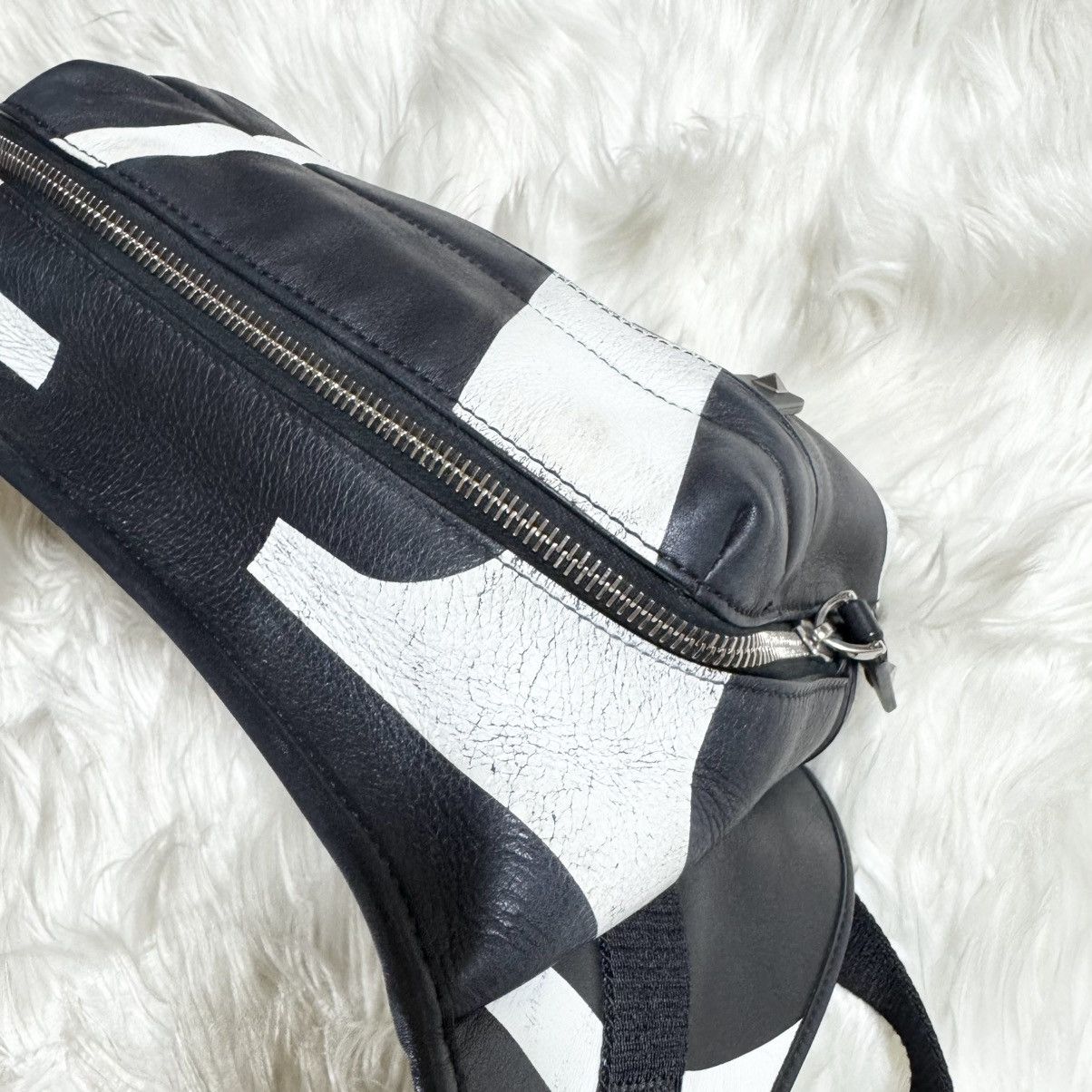 Valentino Valentino Studded Zip Giant V Logo Leather Sling Body Bag Size ONE SIZE - 11 Thumbnail