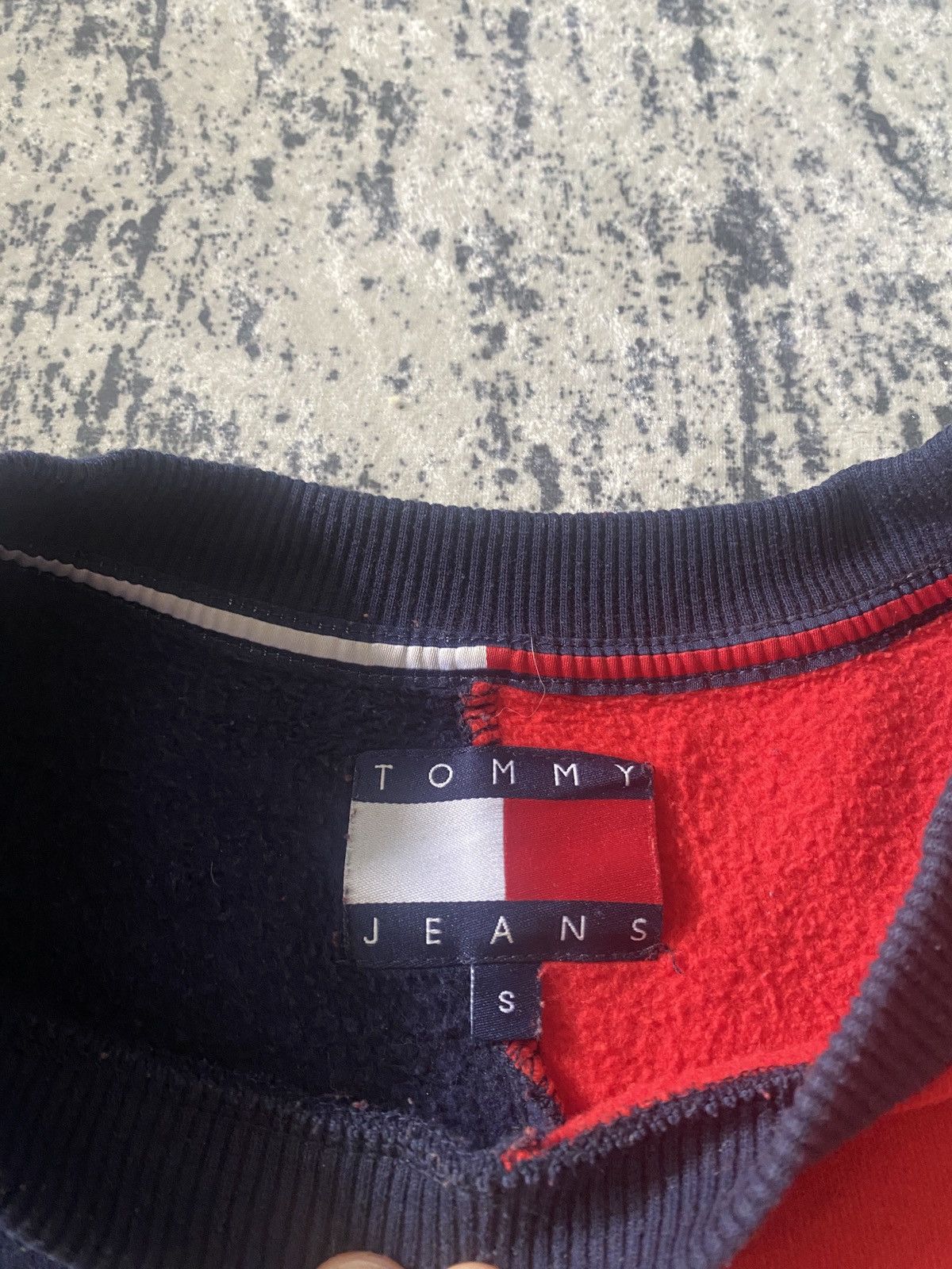 Tommy Hilfiger Tommy hilfiger with big logo on sleeve vintage style Size US L / EU 52-54 / 3 - 2 Thumbnail