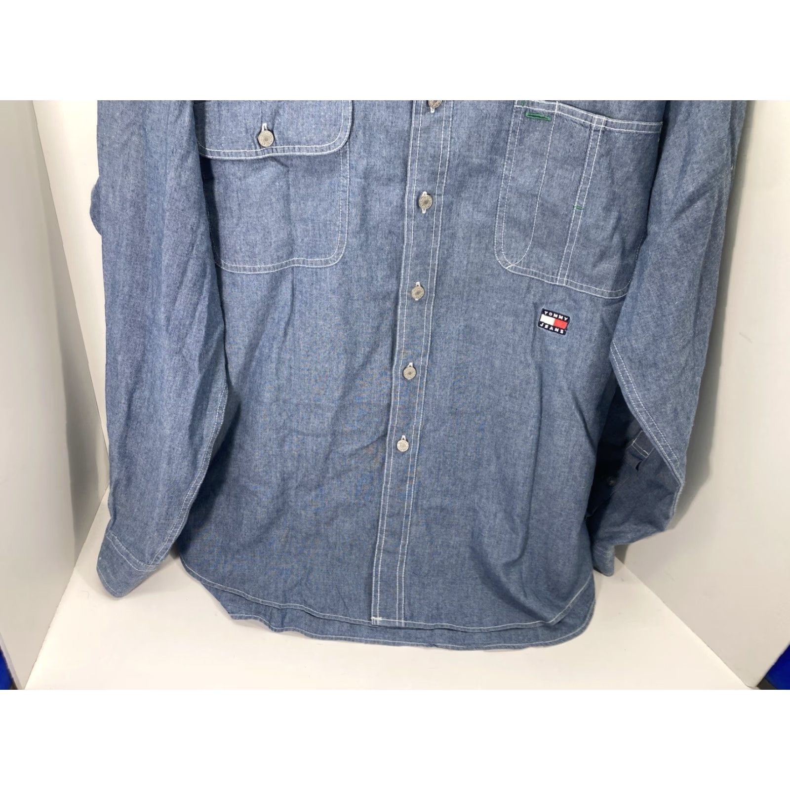 Tommy Hilfiger VINTAGE Tommy Hilfiger Chambray Shirt Men XL Blue Metal Button Long Sleeve Shirt Adjustable Oversized 27x32 Mens Size US XL / EU 56 / 4 - 3 Thumbnail