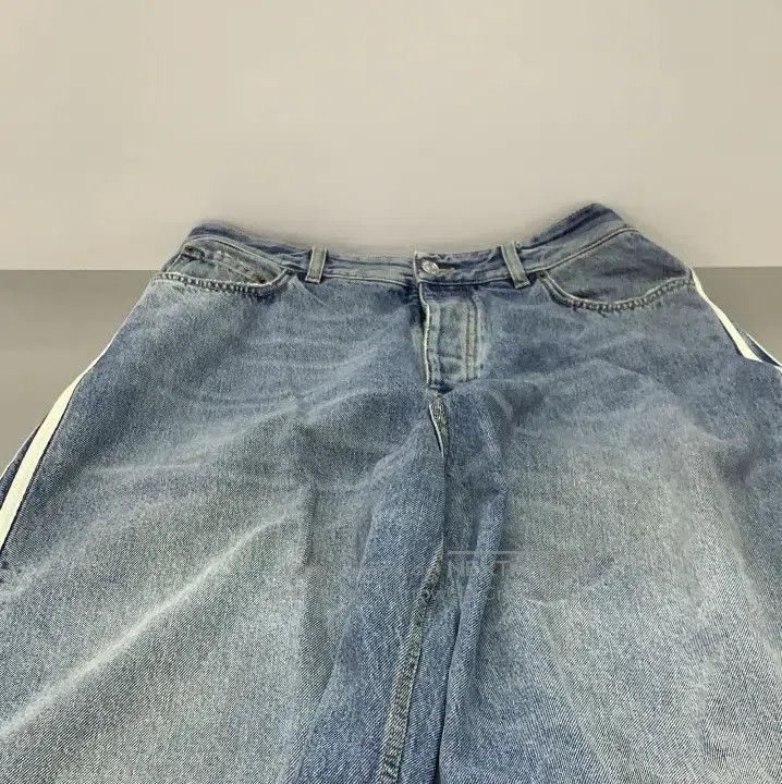 Balenciaga Balenciaga x Adidas Striped Loose Denim Pants. Size US 27 - 5 Thumbnail