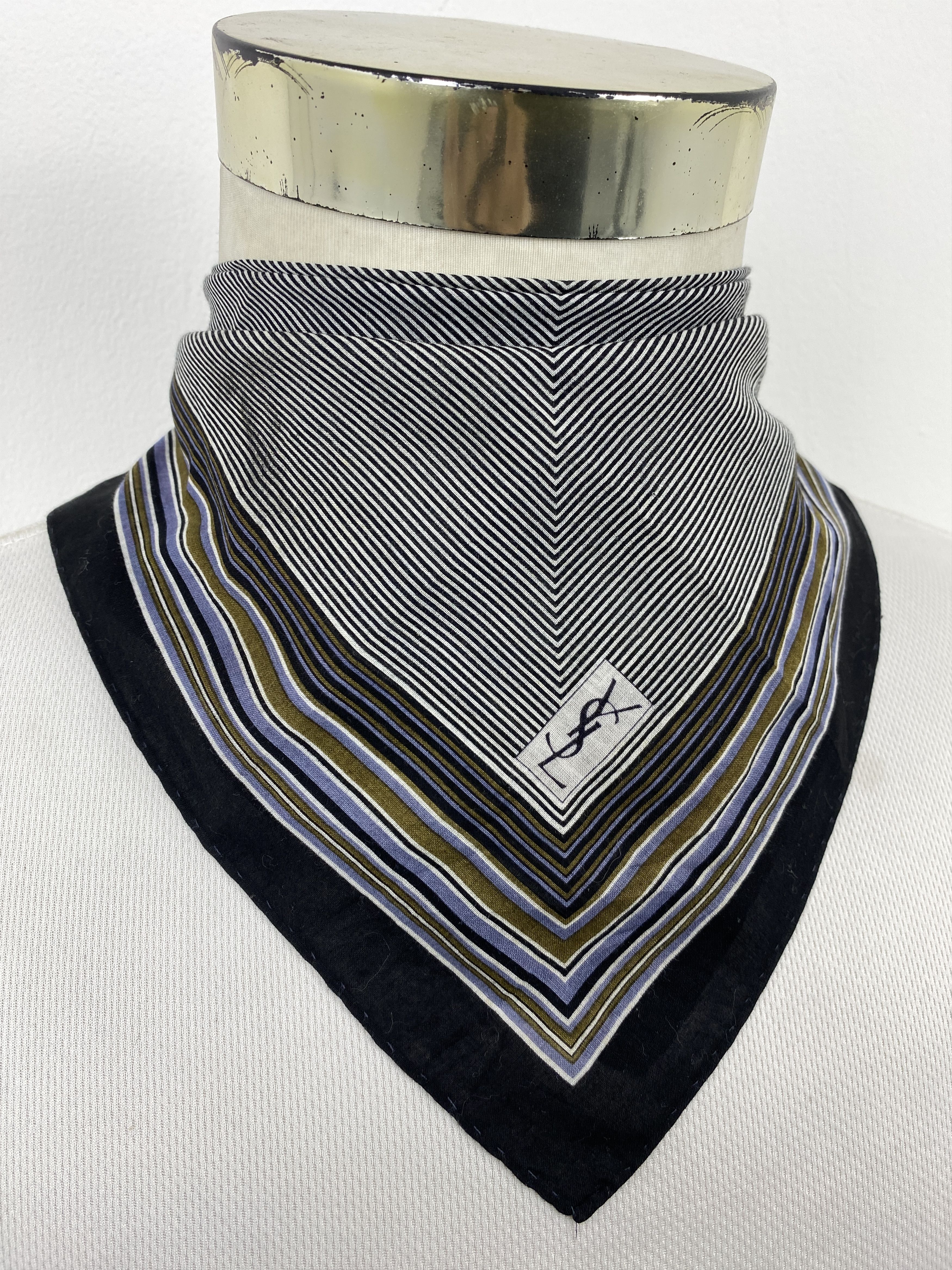Yves Saint Laurent Yves Saint Laurent Handkerchief / Neckerchief KT0293 Size ONE SIZE - 2 Thumbnail