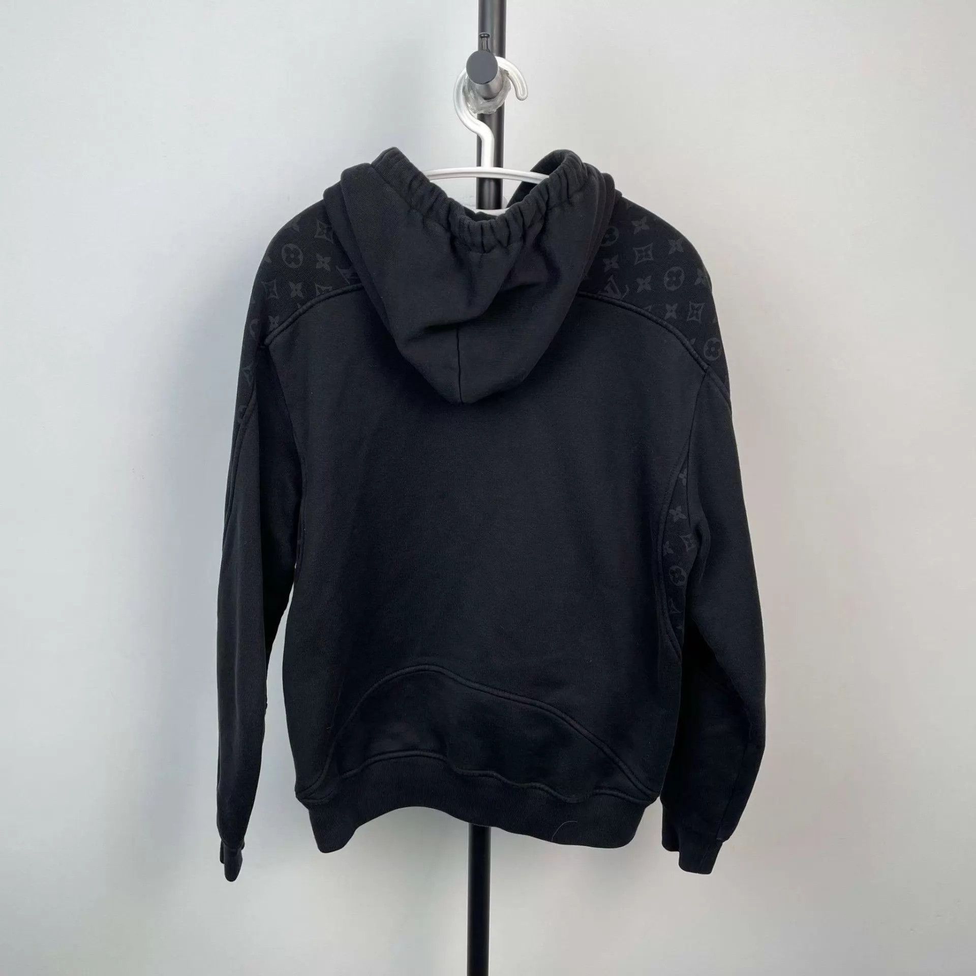 Louis Vuitton LV black circle logo print hoodie S Size US S / EU 44-46 / 1 - 2 Thumbnail