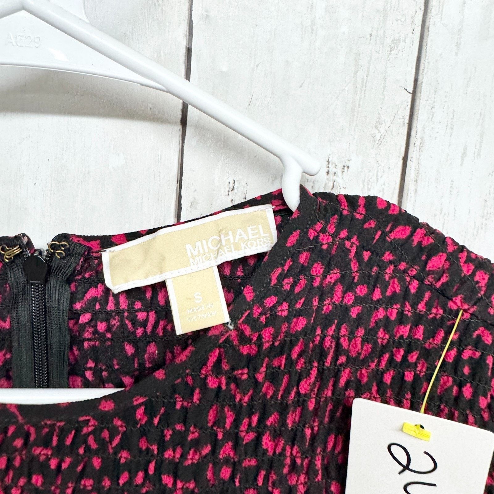 Michael Kors Michael Kors Top Women Sz Small Long Sleeve Smocked Blouse Size S / US 4 / IT 40 - 7 Thumbnail
