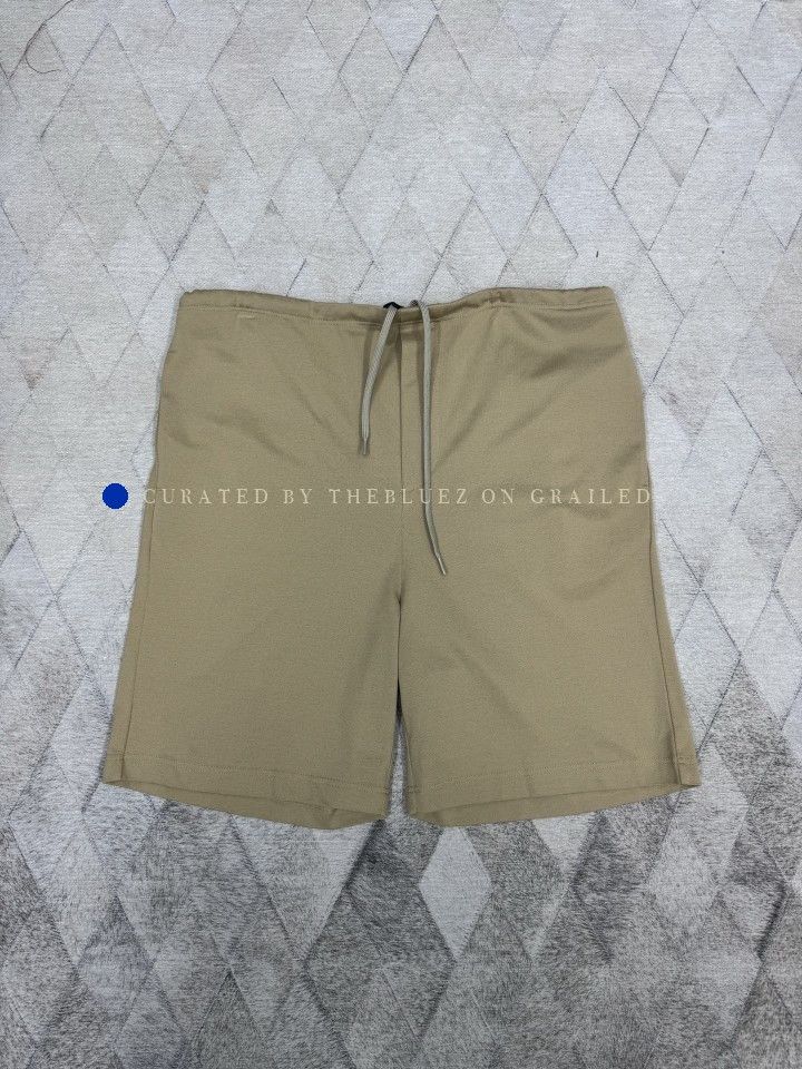 Prada Stylish Beige Shorts in Size 30 Size US 30 / EU 46 - 1 Thumbnail