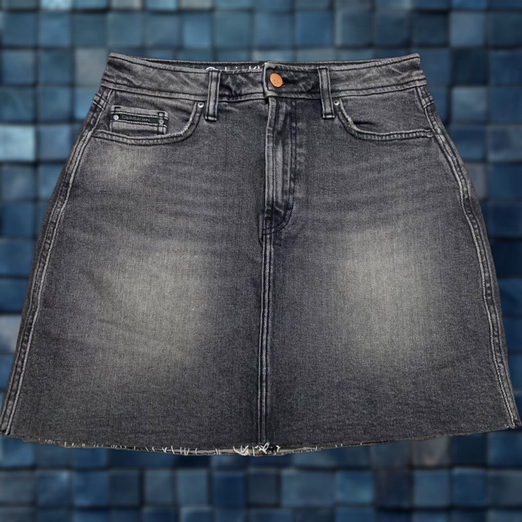 Calvin Klein Calvin Klein Womens Skirt 28 Gray Denim Medium Wash Pencil Straight Raw Hem Size 28" / US 6 / IT 42 - 1 Thumbnail