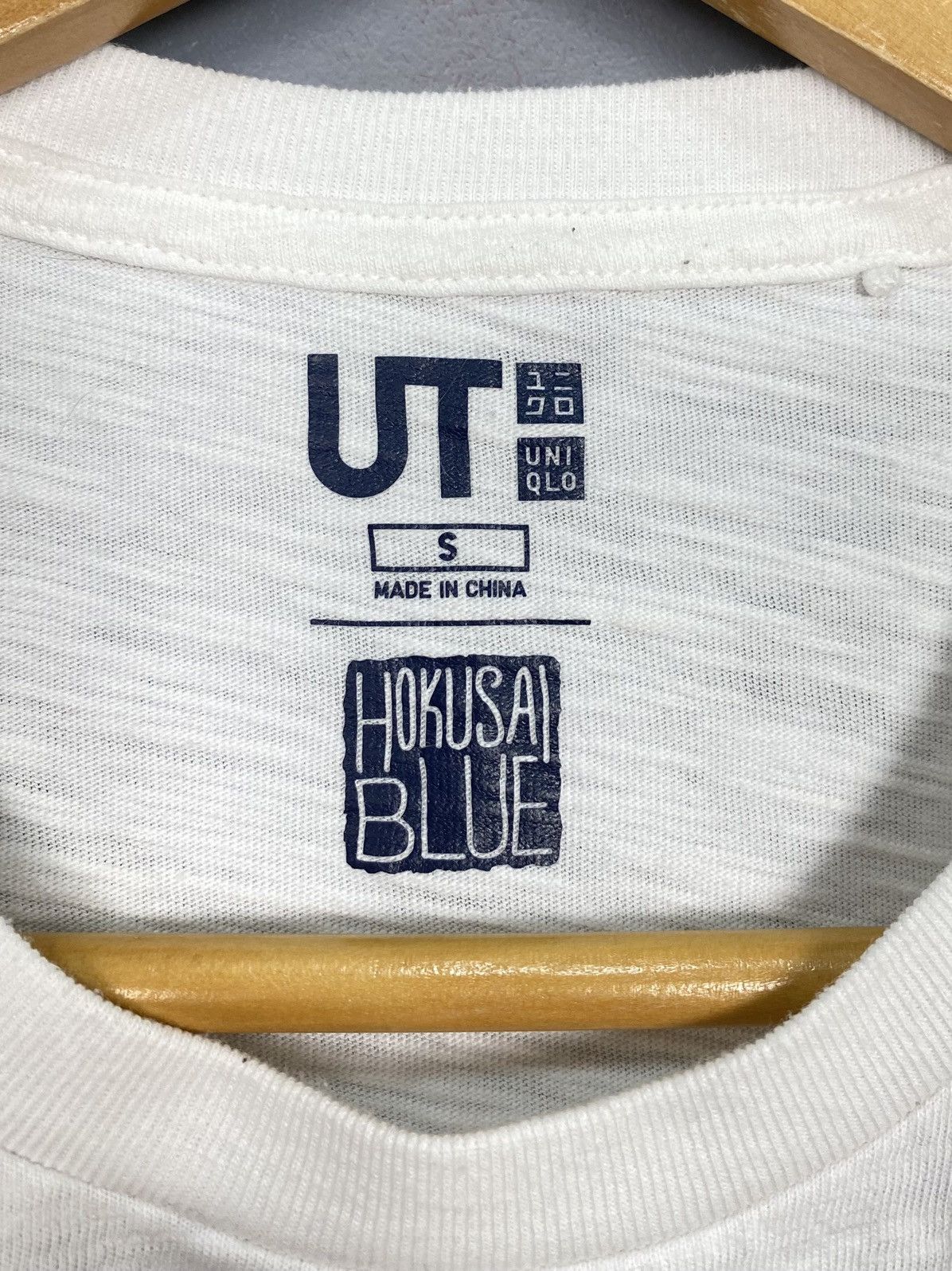 Uniqlo Uniqlo Hokusai Blue Size S T-Shirt Wave off Kanagawa White Size US S / EU 44-46 / 1 - 5 Thumbnail