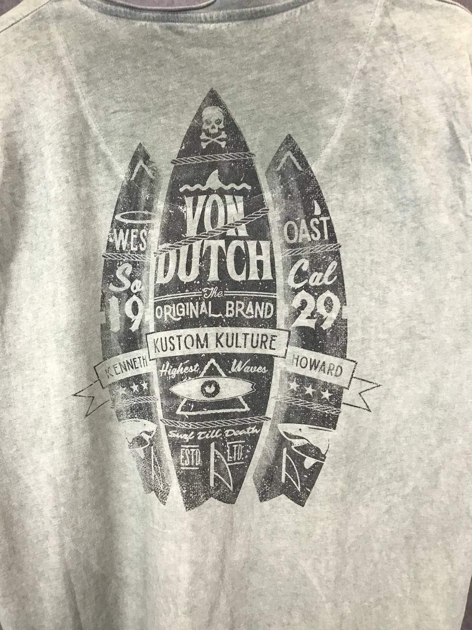 Designer Von Dutch California designer USA v neck overprinted tee Size US XL / EU 56 / 4 - 5 Thumbnail