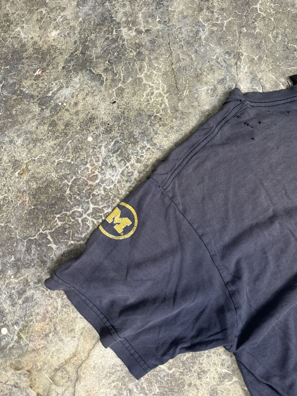 Nike × Vintage Vintage Bighouse Thrashed Nike Michigan Tee Size US M / EU 48-50 / 2 - 6 Thumbnail