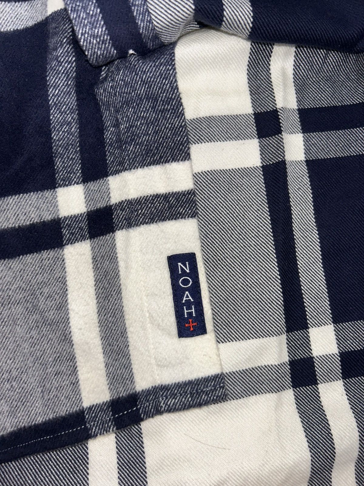 Noah Noah Navy & Cream Plaid Flannel Button-Up – Classic Fit Size US M / EU 48-50 / 2 - 4 Thumbnail