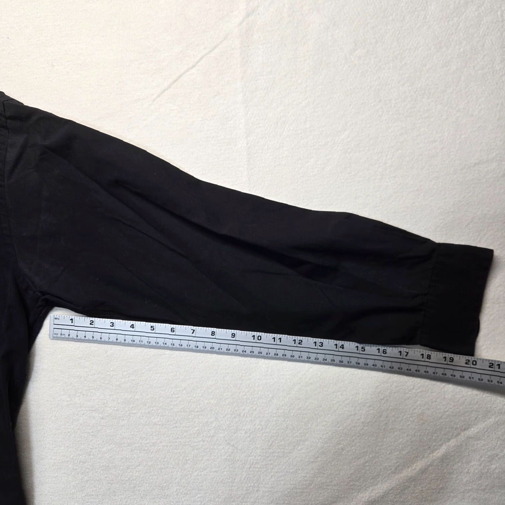 Van Heusen Van Heusen Shirt Mens 16 34/35 Black Solid Poplin Button Up Long Sleeve Casual Size US L / EU 52-54 / 3 - 5 Thumbnail