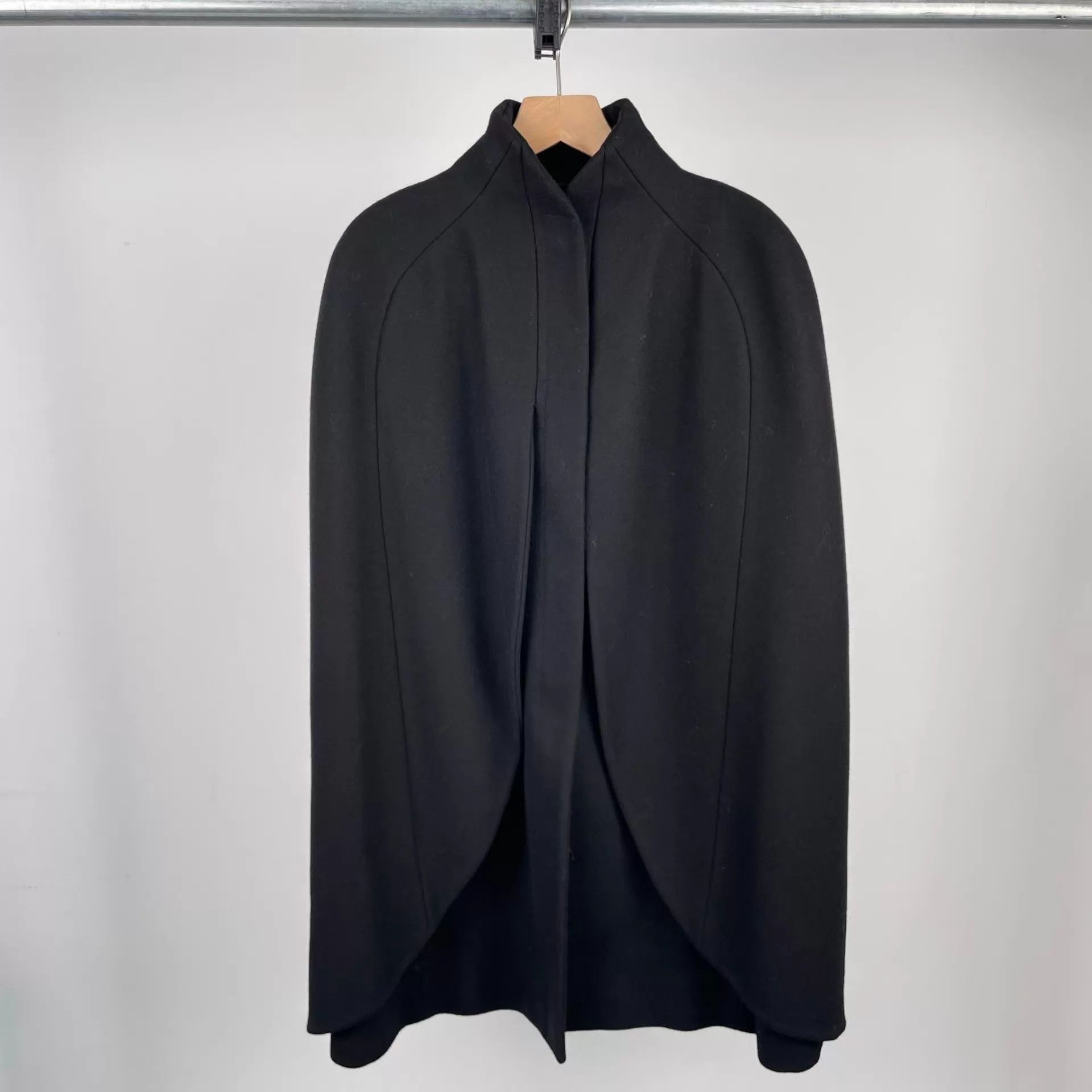 Alexander McQueen Alexander McQueen Sleeveless Blend Cape Black 40 Size S / US 4 / IT 40 - 1 Thumbnail