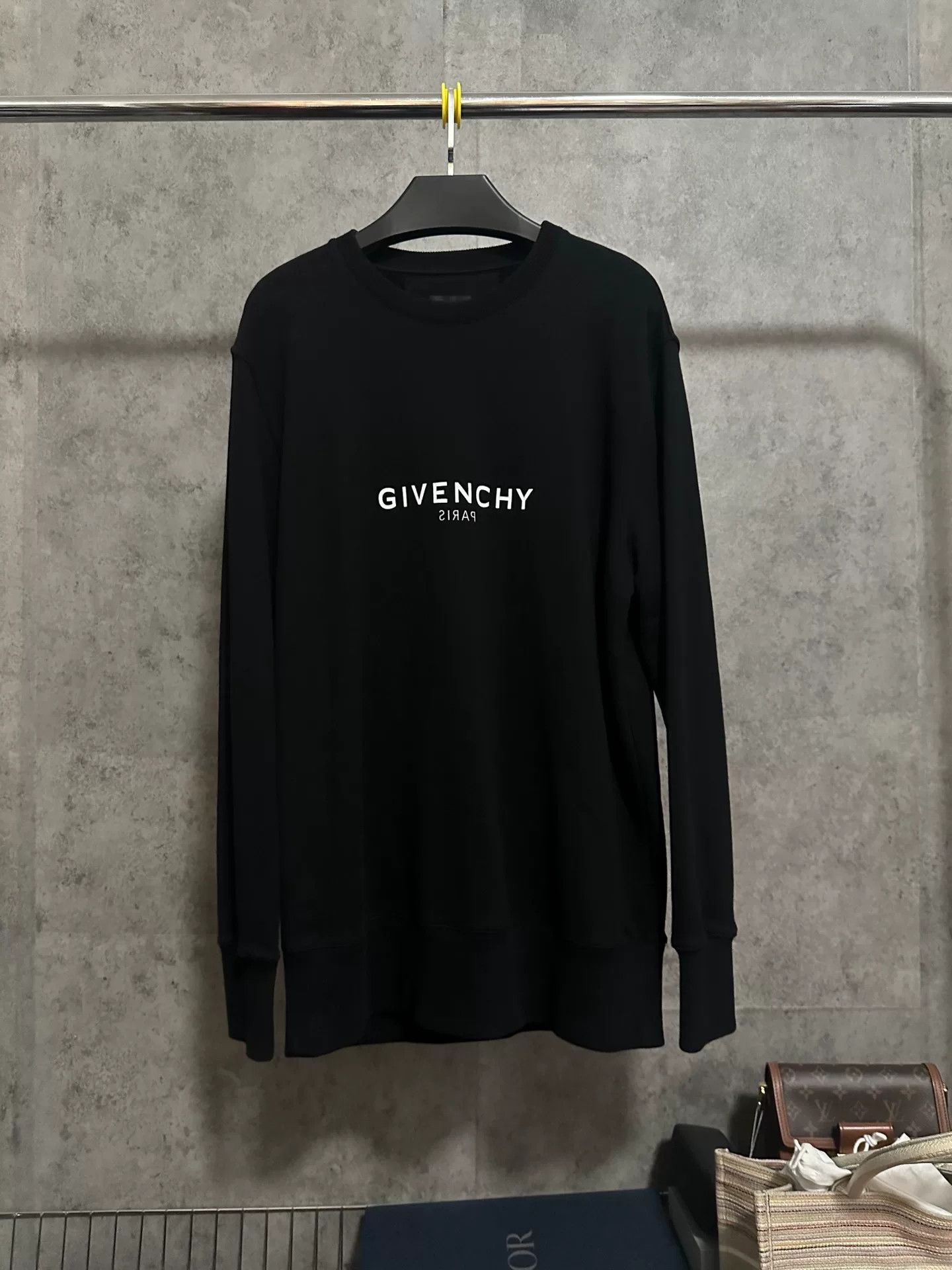 Givenchy givenchy black logo sweatshirt for men Size US S / EU 44-46 / 1 - 1 Thumbnail