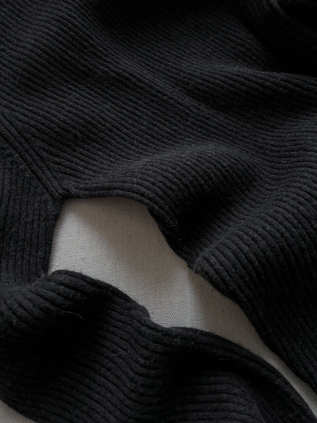 Ann Demeulemeester Ann Demeulemeester Elongated Alpaca Turtleneck Sweater Size US S / EU 44-46 / 1 - 6 Thumbnail
