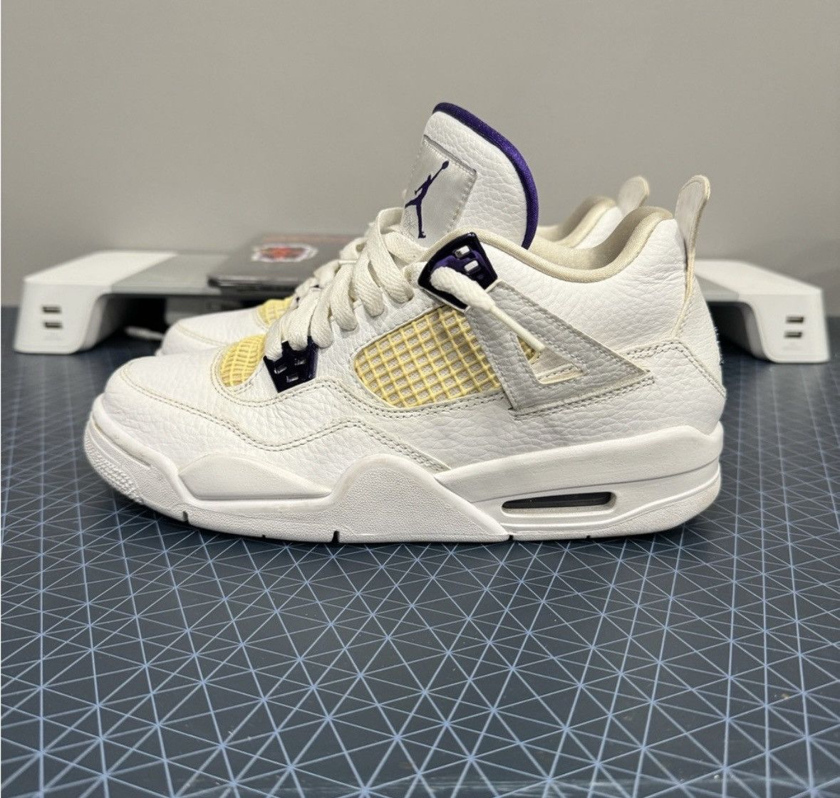 Jordan Brand Jordan 4 GS Purple Metallic Size US 7 / EU 40 - 1 Thumbnail