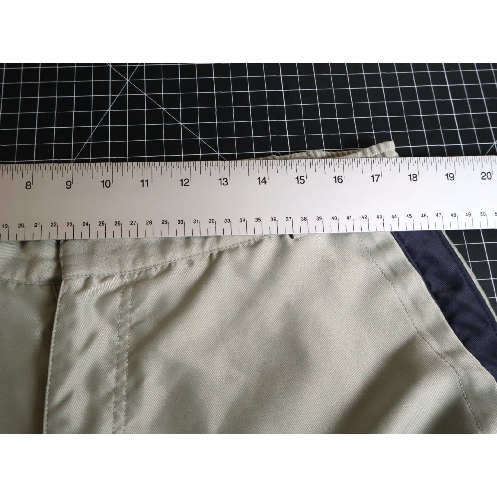 Nike VINTAGE Nike Cargo Shorts Mens XL Beige 35 x 11 35x11 90s Outdoor Retro 90s Cargo Shorts Mens XL Beige Nike Size US 35 - 6 Thumbnail